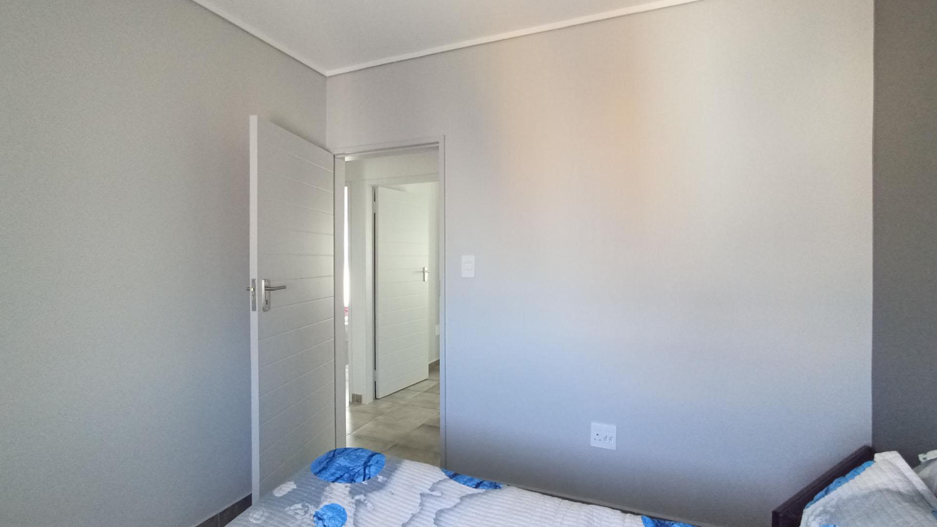 Bed Room 1 - 10 square meters of property in Lotus Gardens