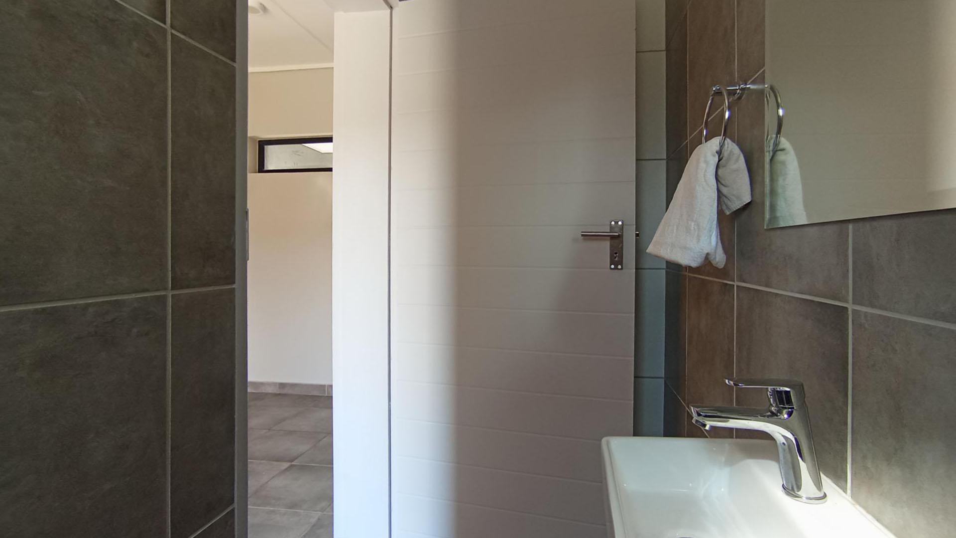 Guest Toilet - 3 square meters of property in Lotus Gardens