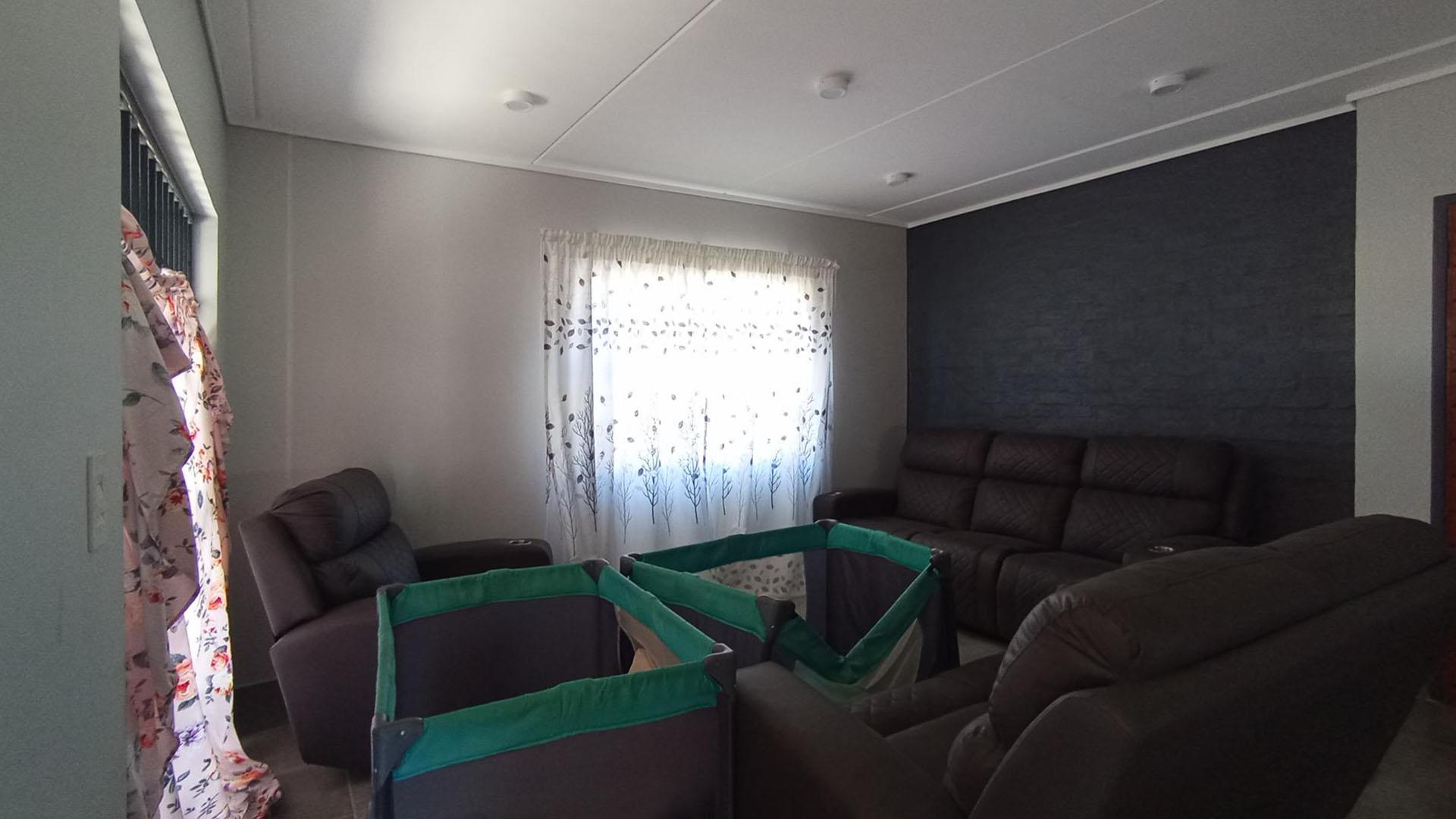 Lounges - 22 square meters of property in Lotus Gardens
