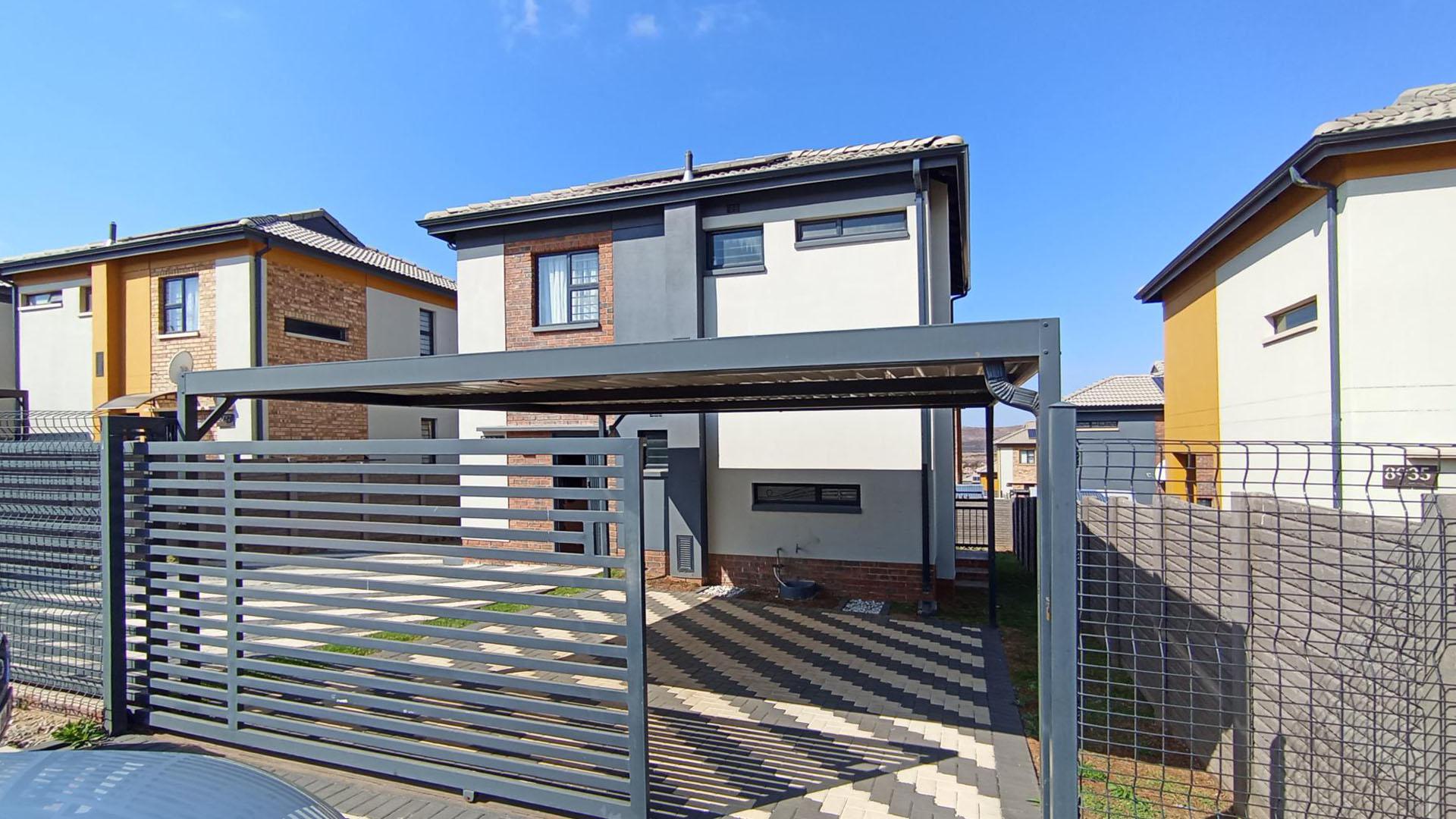 Front View of property in Lotus Gardens