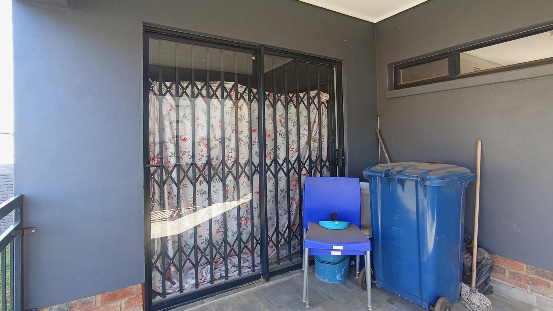 Patio - 9 square meters of property in Lotus Gardens