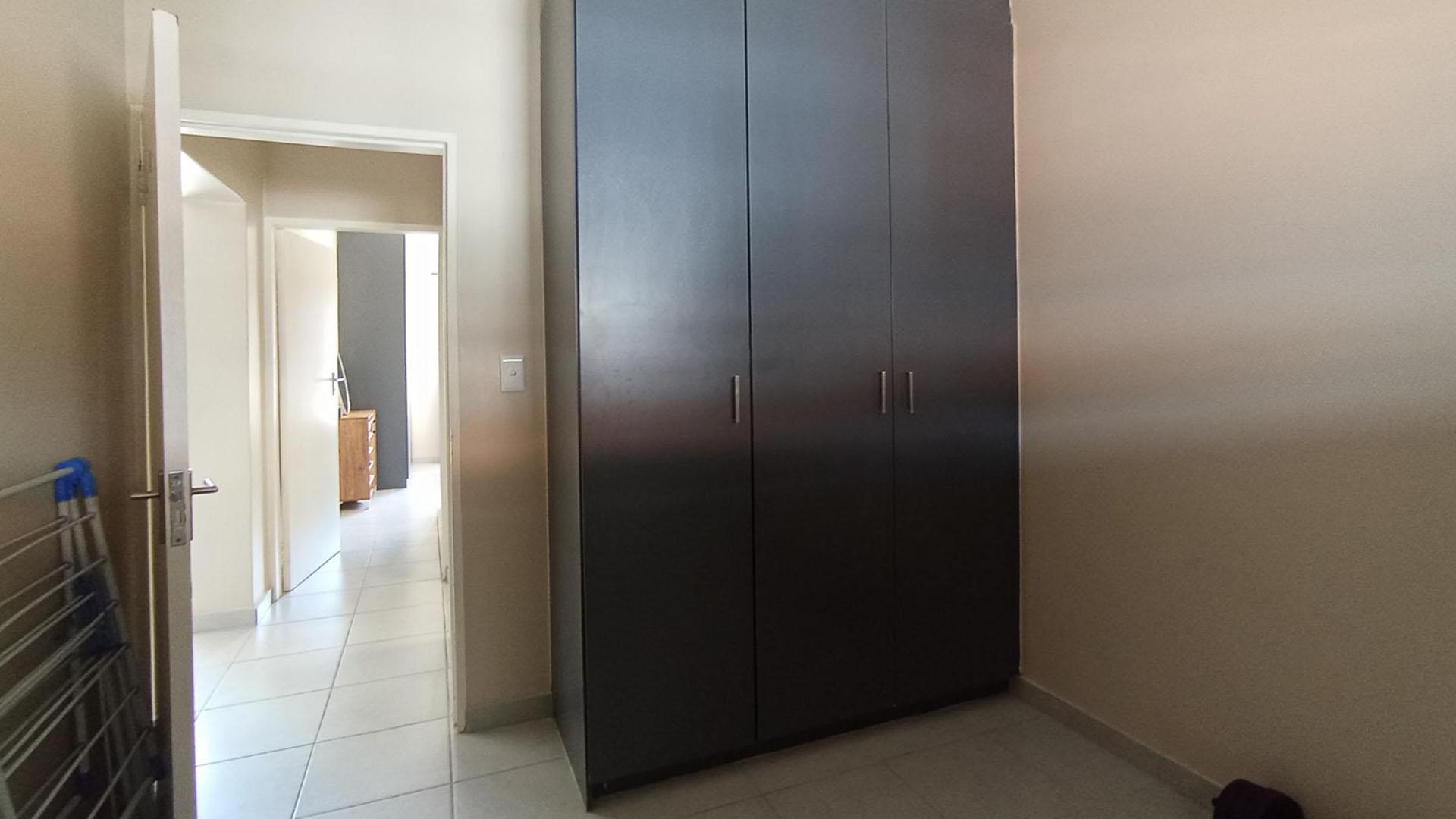 Bed Room 1 - 10 square meters of property in Vorna Valley