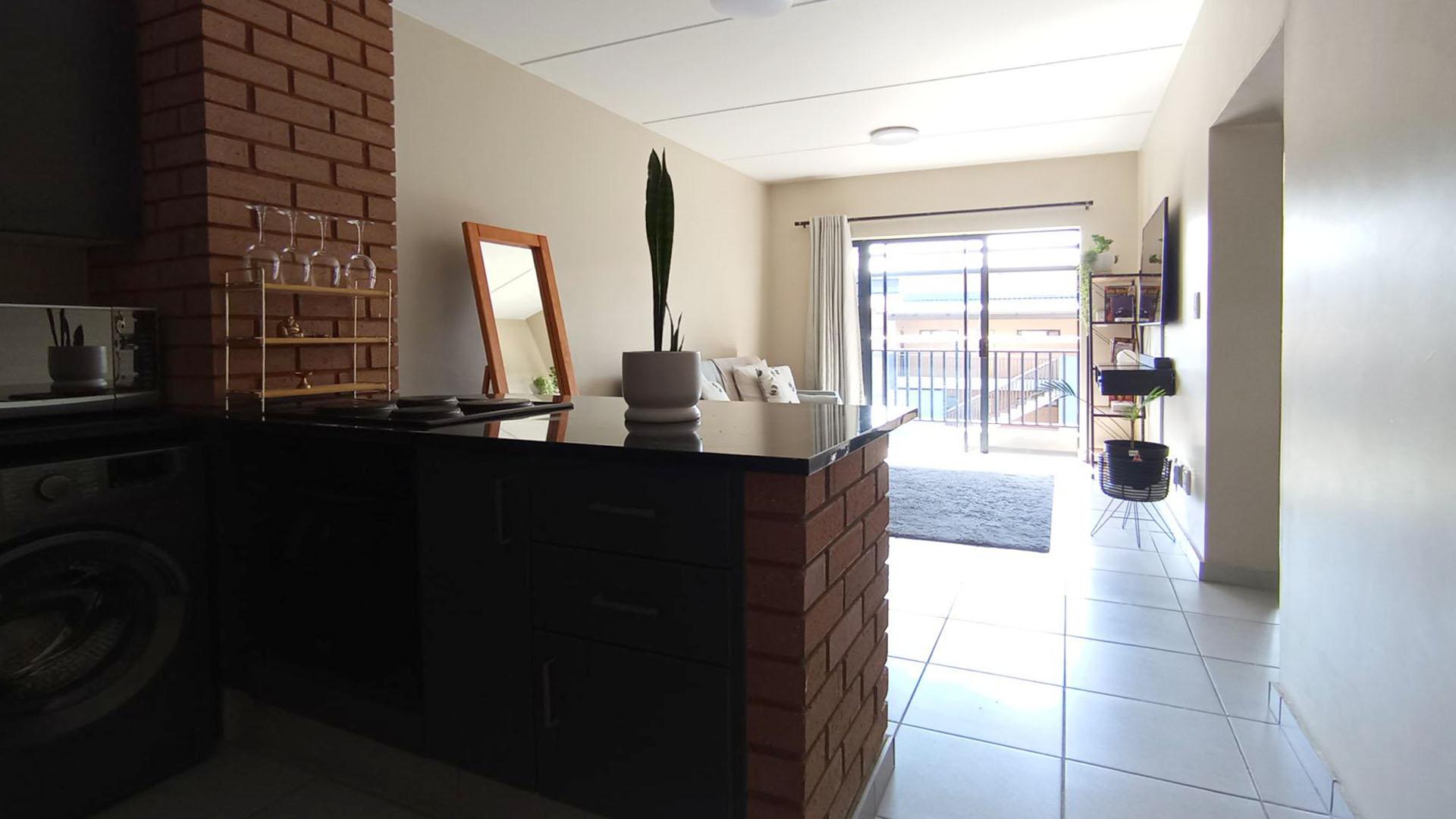 Kitchen - 10 square meters of property in Vorna Valley