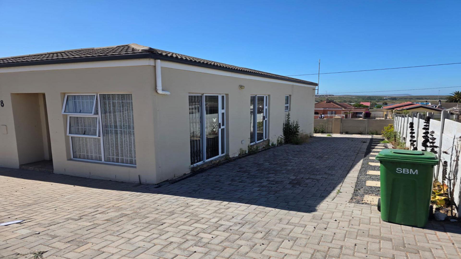 Front View of property in Saldanha