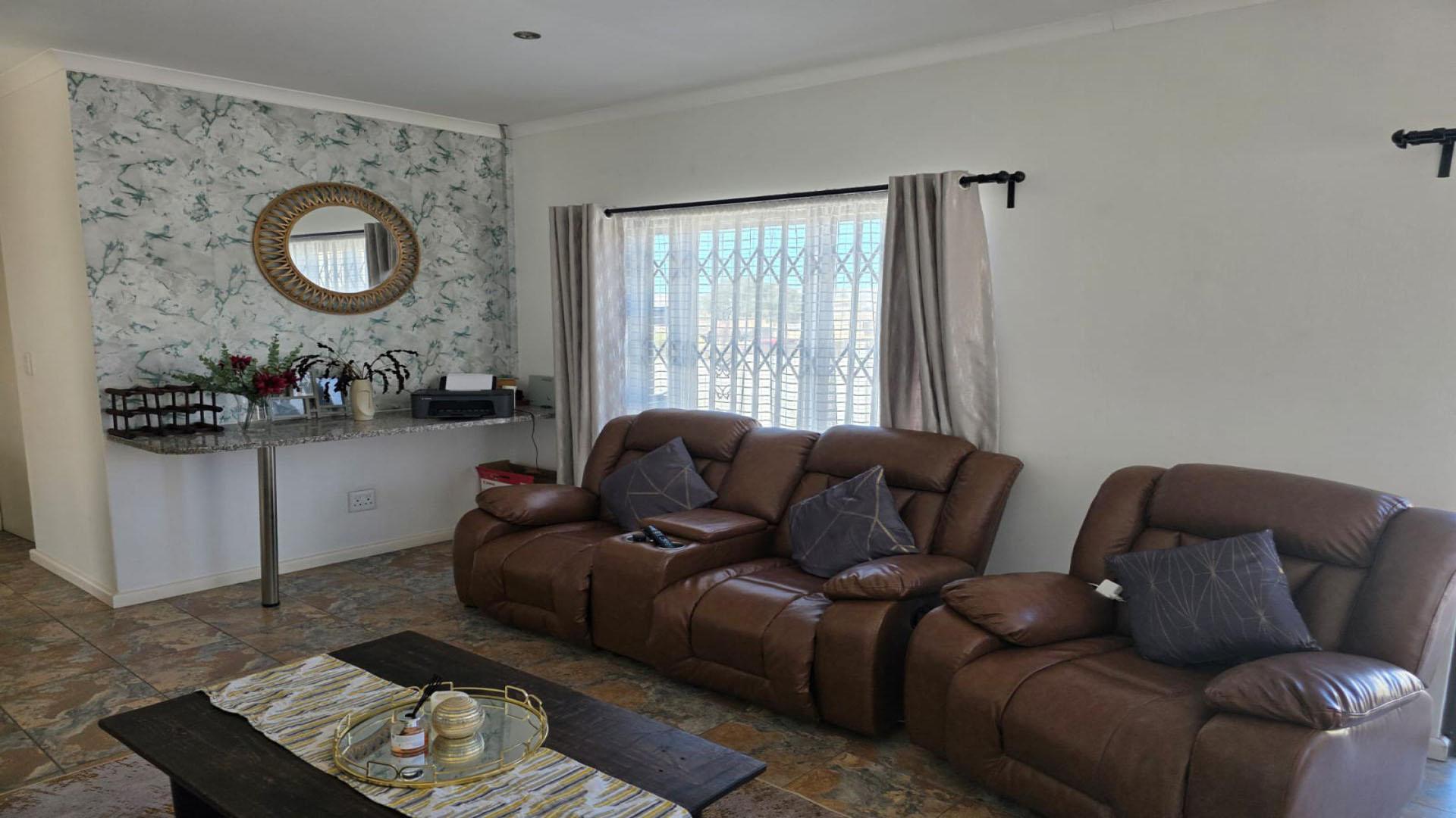 Lounges of property in Saldanha