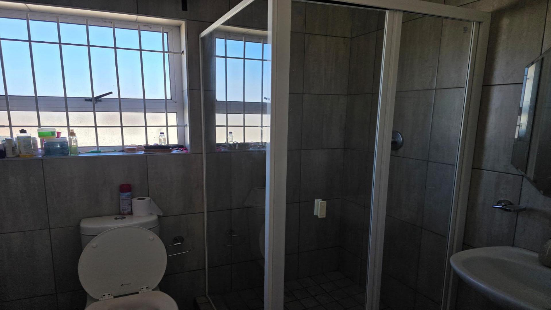 Bathroom 1 of property in Saldanha