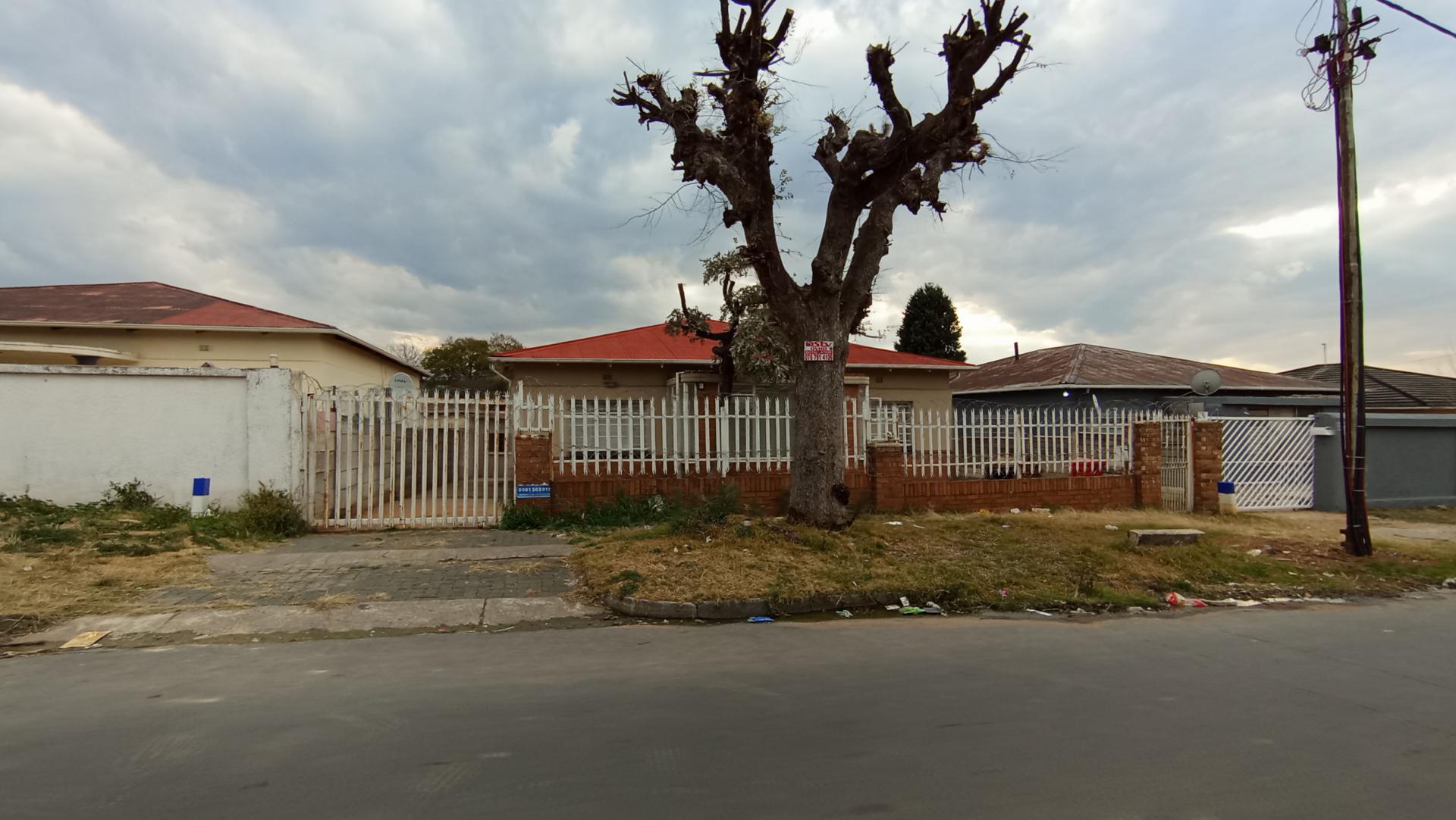 Front View of property in Rosettenville