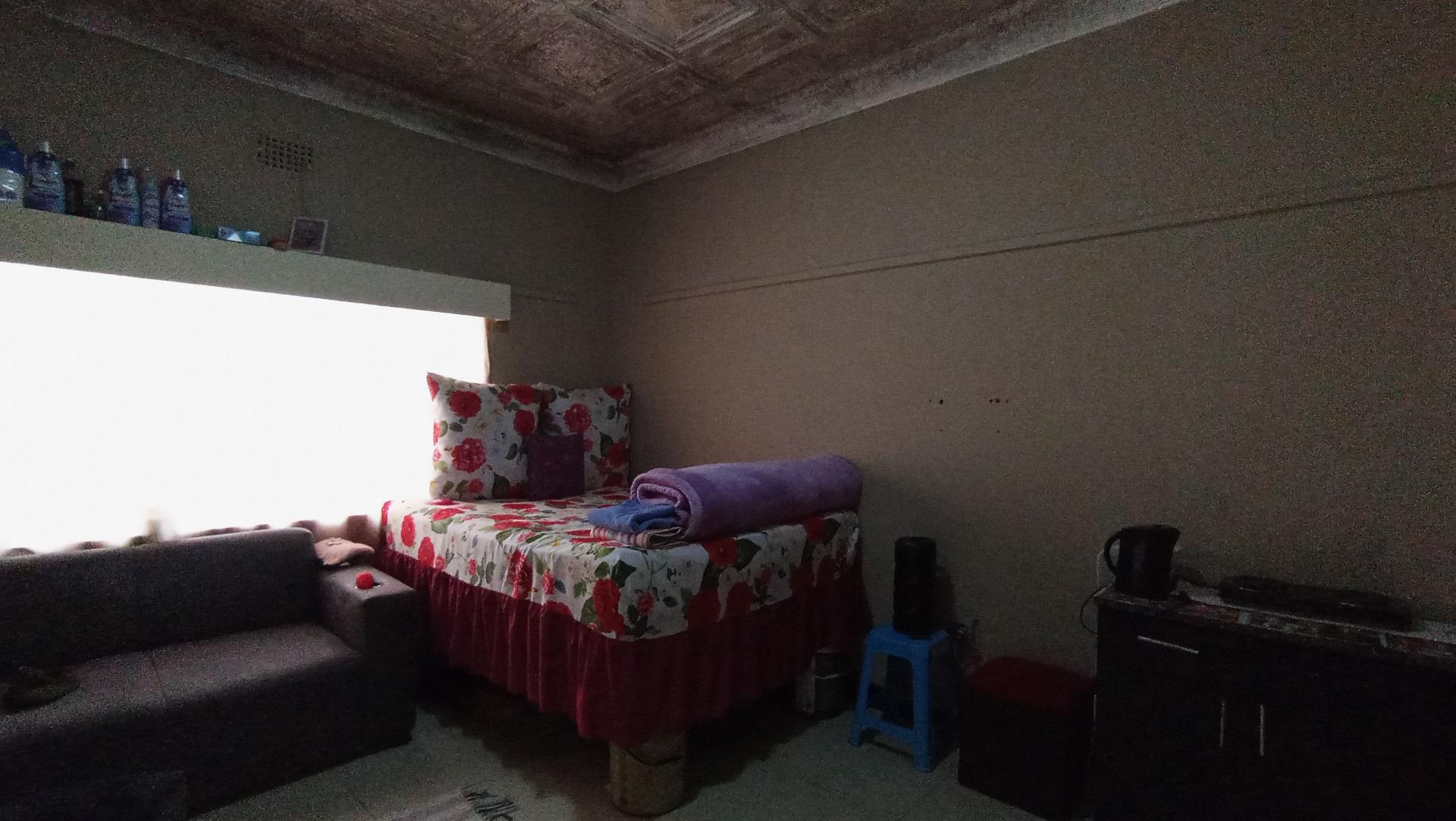 Bed Room 1 - 69 square meters of property in Rosettenville