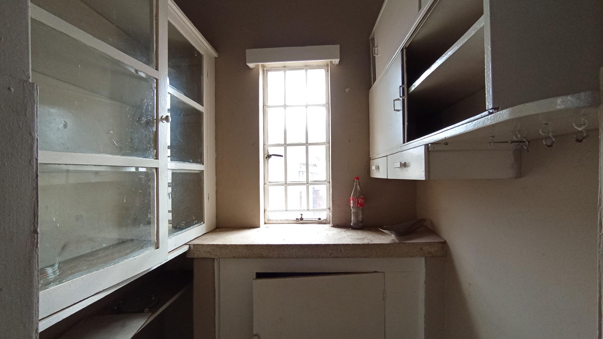 Kitchen - 13 square meters of property in Rosettenville