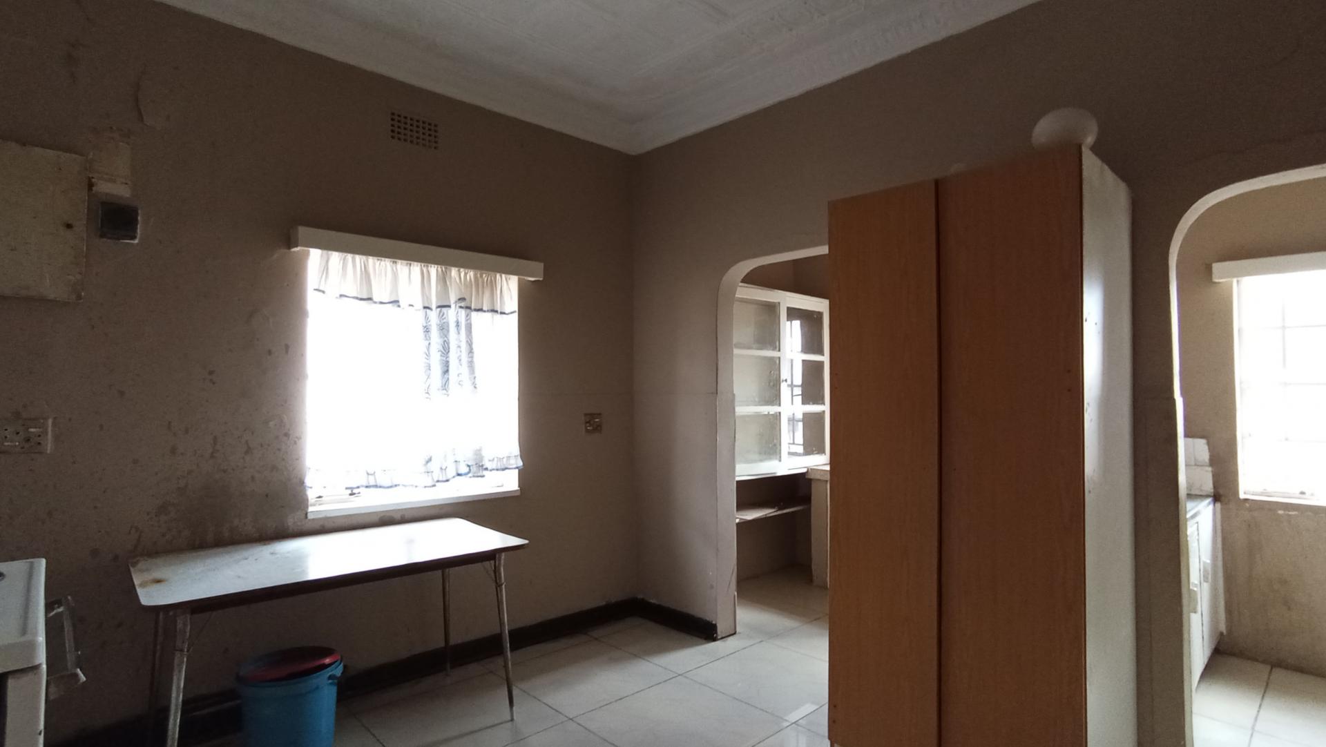 Kitchen - 13 square meters of property in Rosettenville