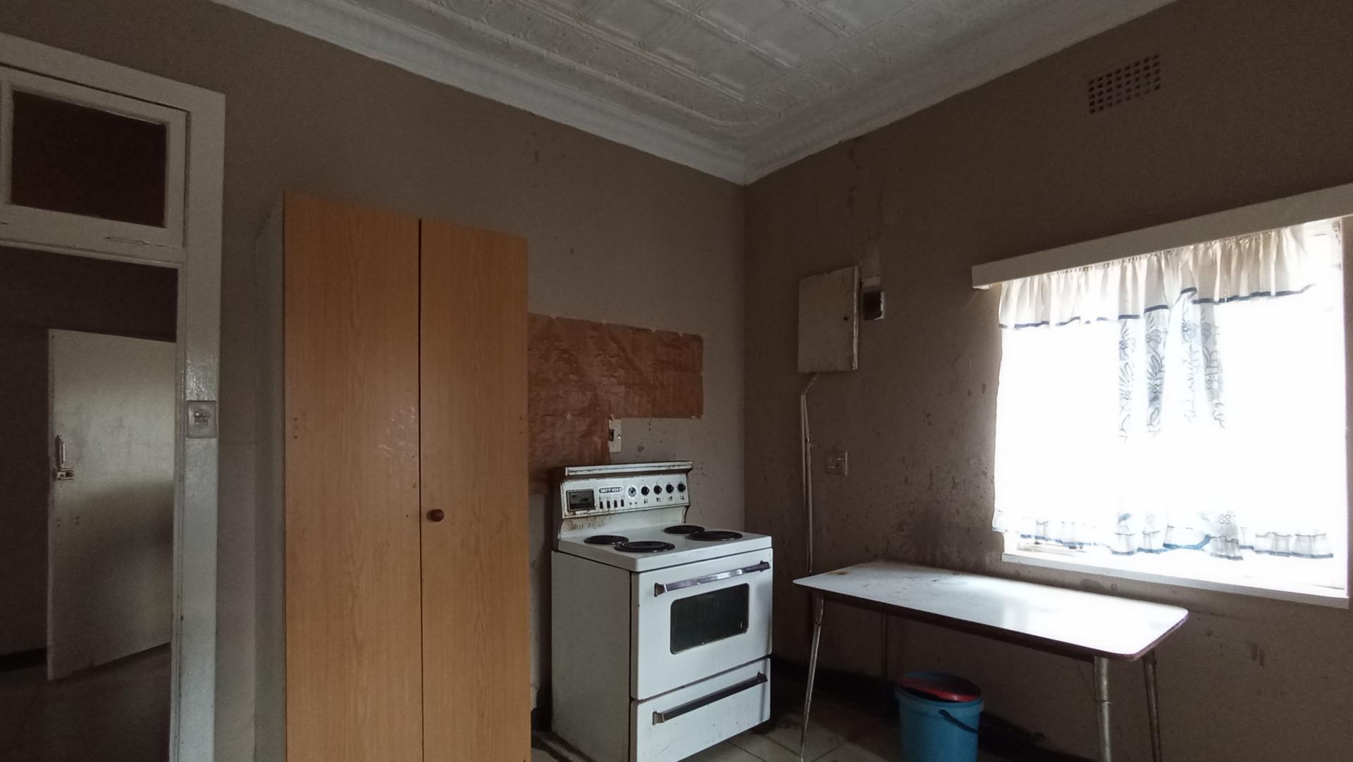 Kitchen - 13 square meters of property in Rosettenville
