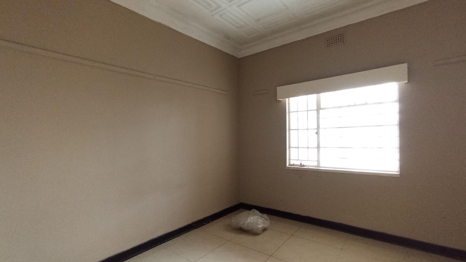 Bed Room 3 - 14 square meters of property in Rosettenville