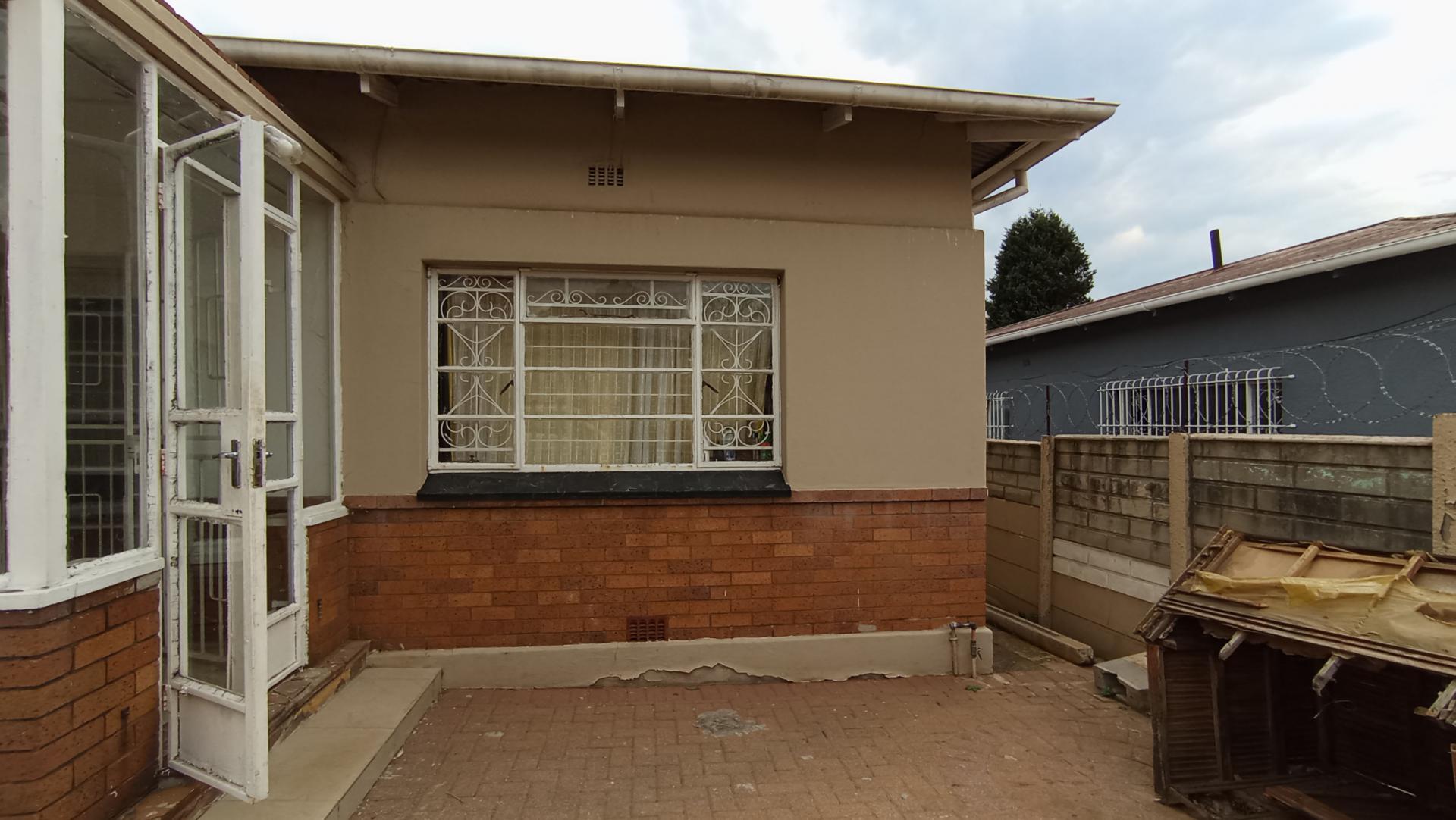 Front View of property in Rosettenville