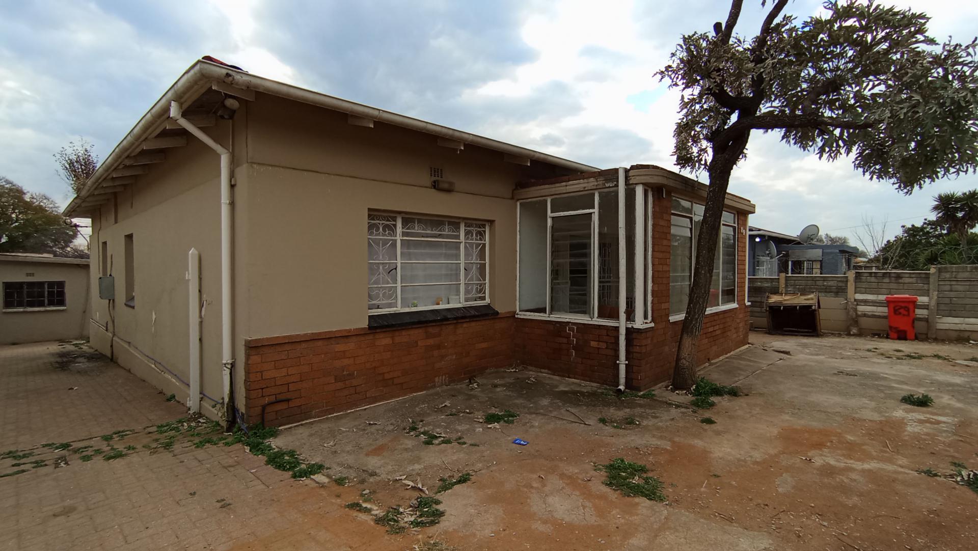 Front View of property in Rosettenville
