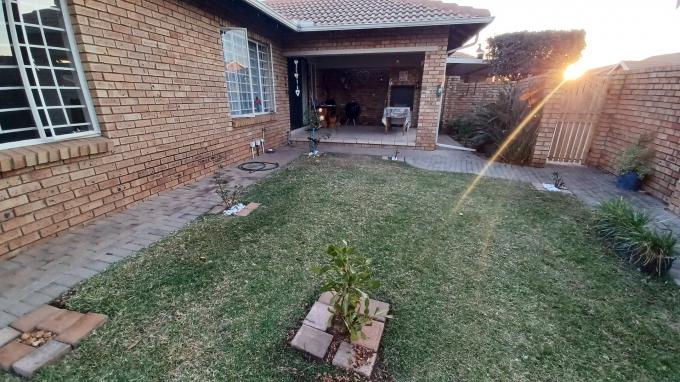 3 Bedroom Sectional Title for Sale For Sale in Annlin - MR685723
