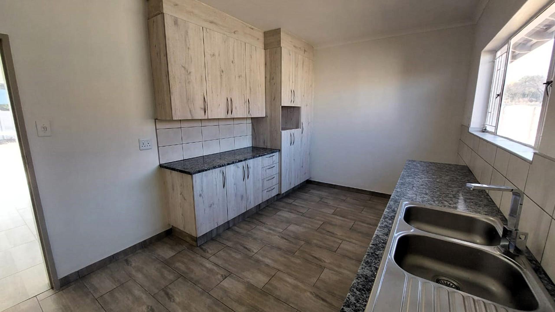 Kitchen of property in Schuinshoogte