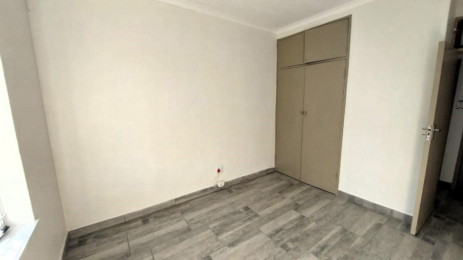 Bed Room 1 of property in Schuinshoogte