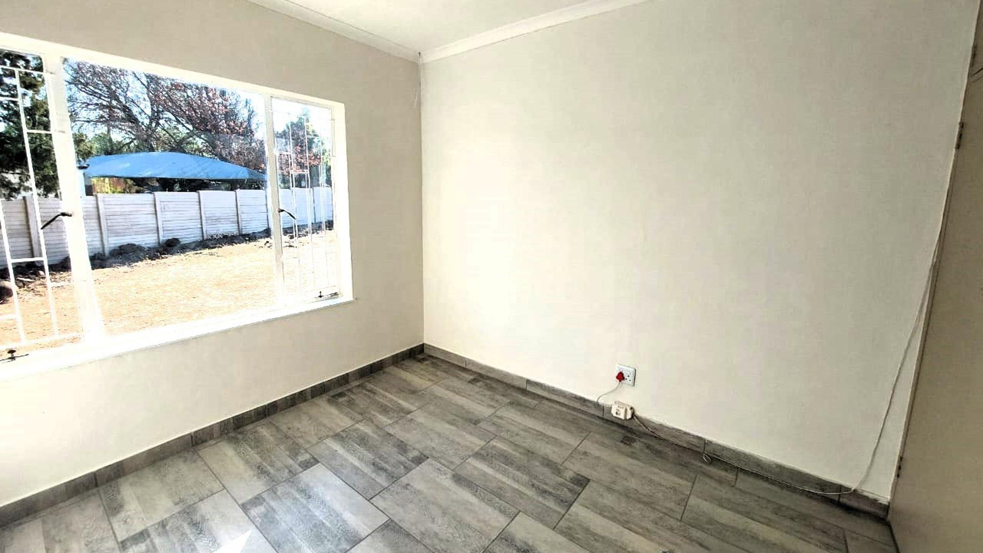 Bed Room 1 of property in Schuinshoogte