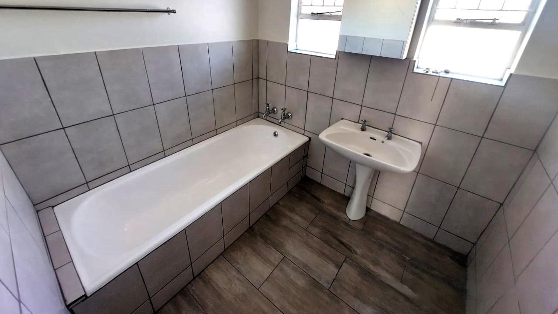 Bathroom 1 of property in Schuinshoogte