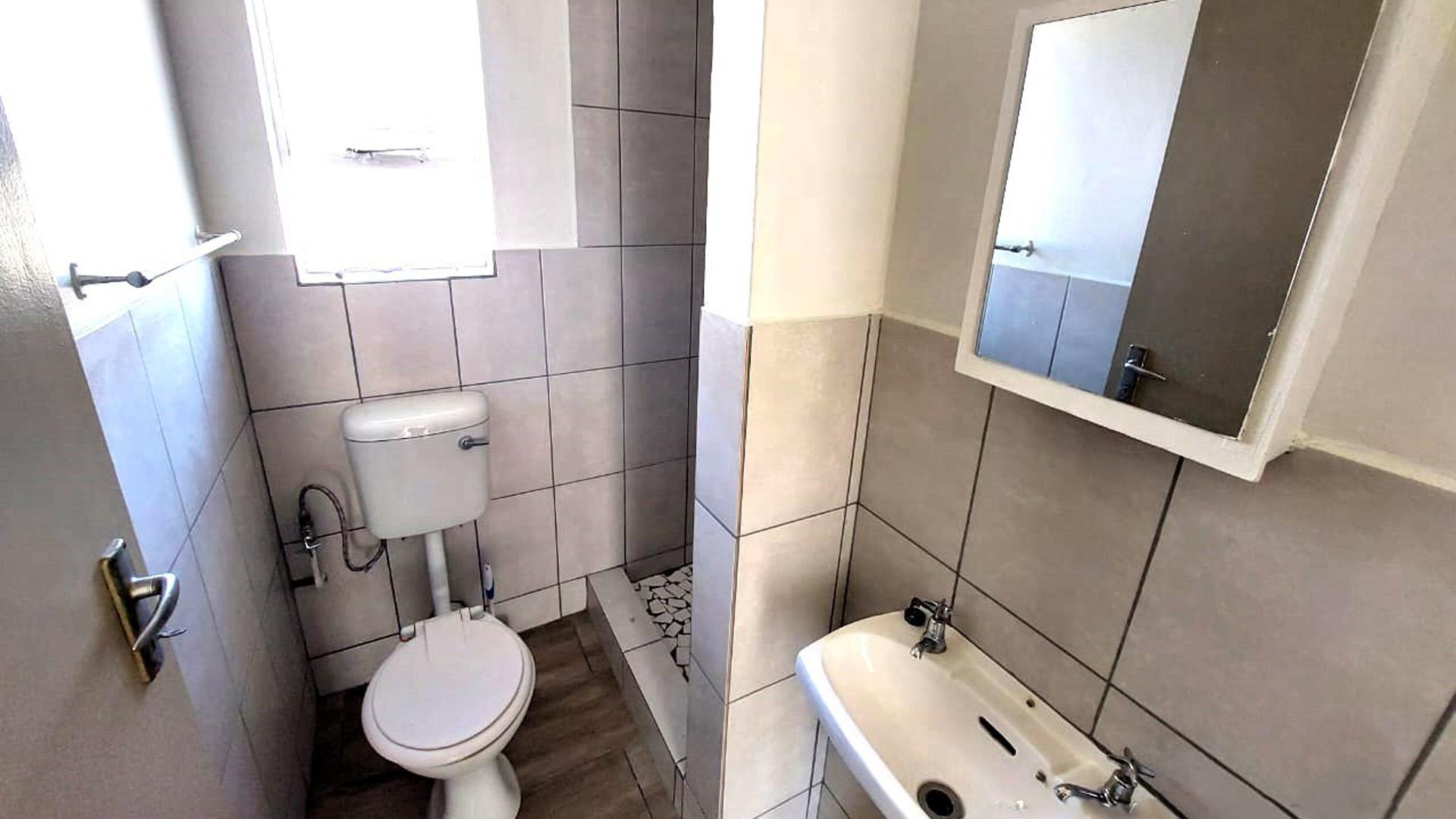 Bathroom 2 of property in Schuinshoogte