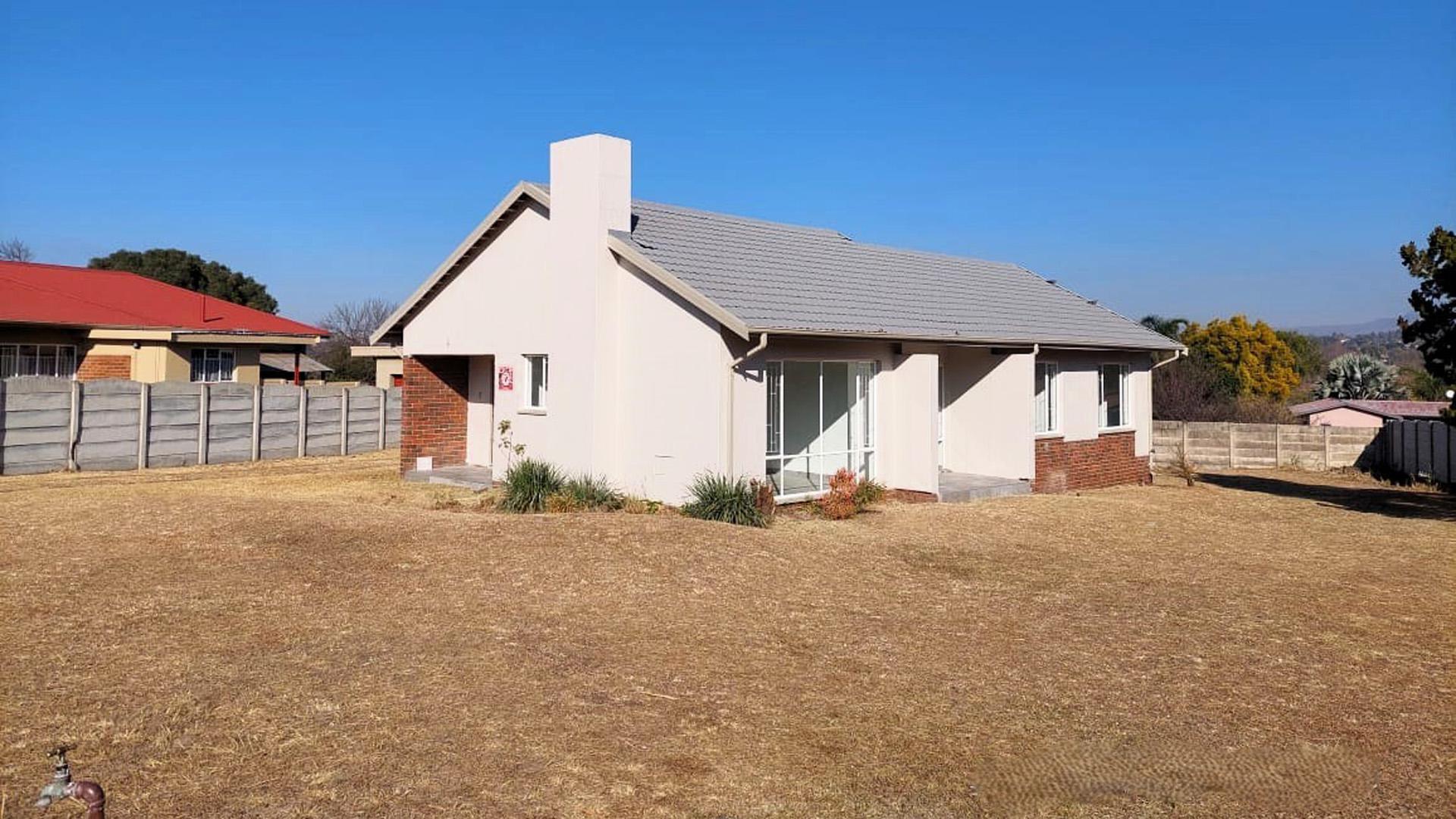 Front View of property in Schuinshoogte