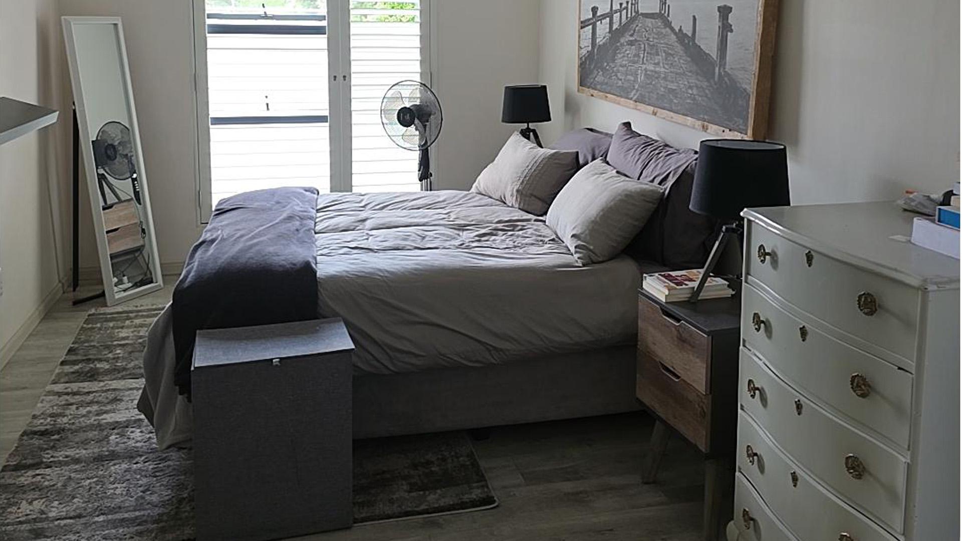 Main Bedroom of property in Edenburg - Jhb