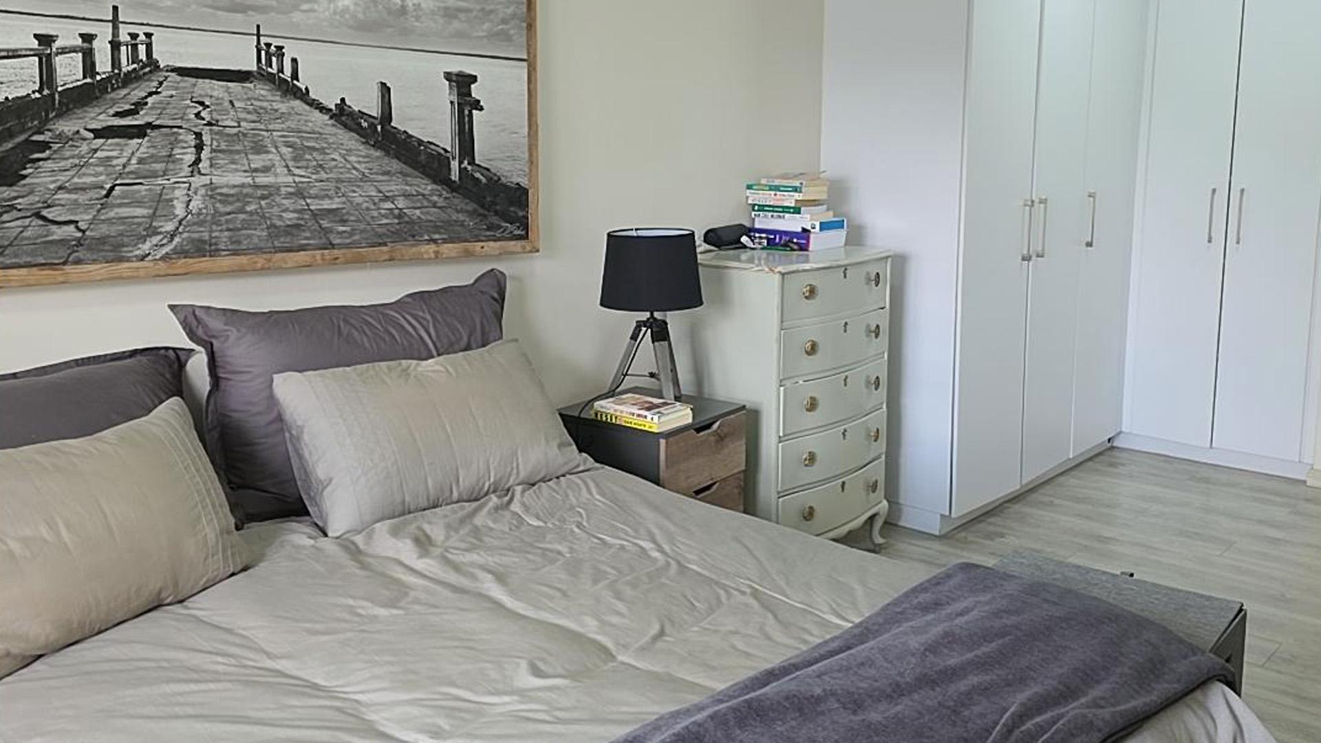 Main Bedroom of property in Edenburg - Jhb