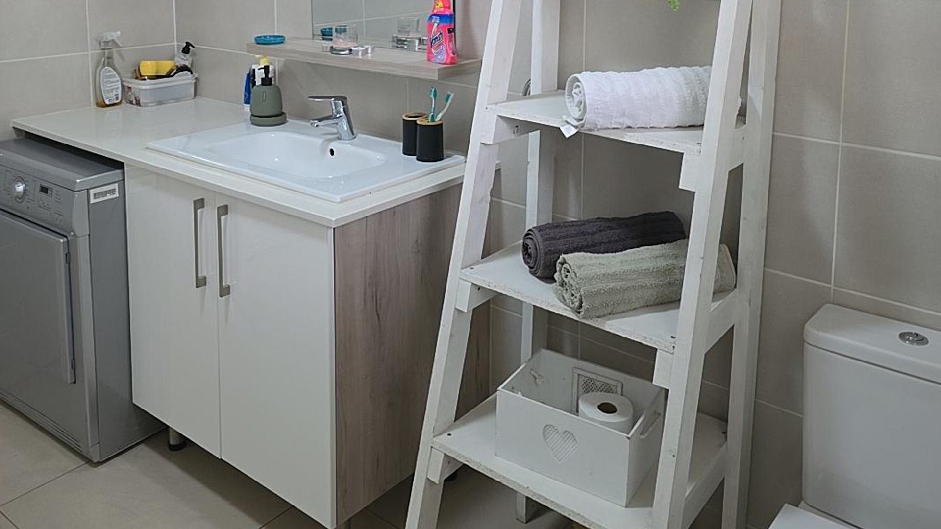 Bathroom 1 of property in Edenburg - Jhb