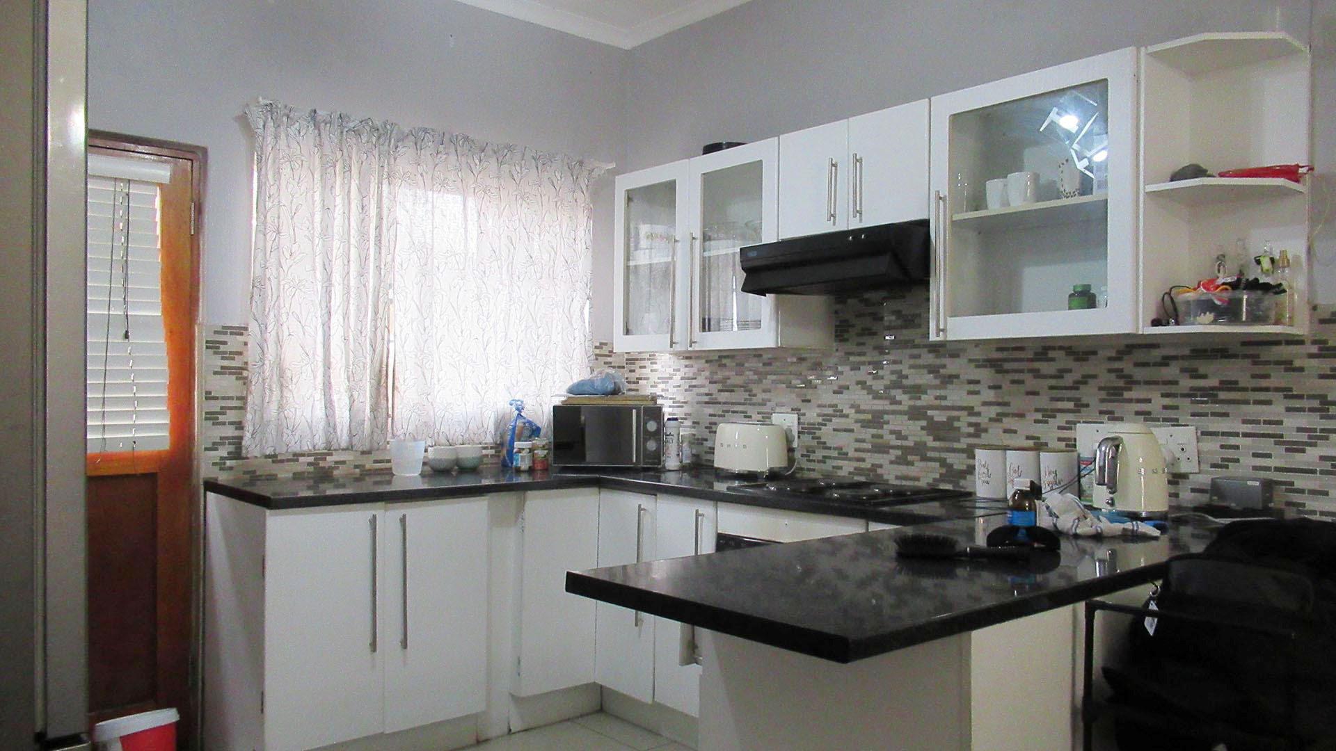 Kitchen - 9 square meters of property in North Riding A.H.