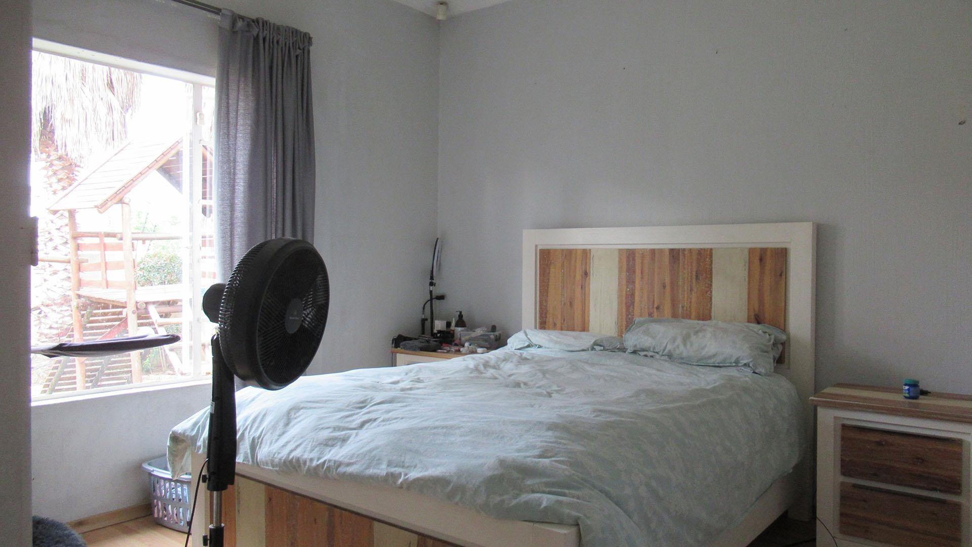Main Bedroom - 14 square meters of property in North Riding A.H.