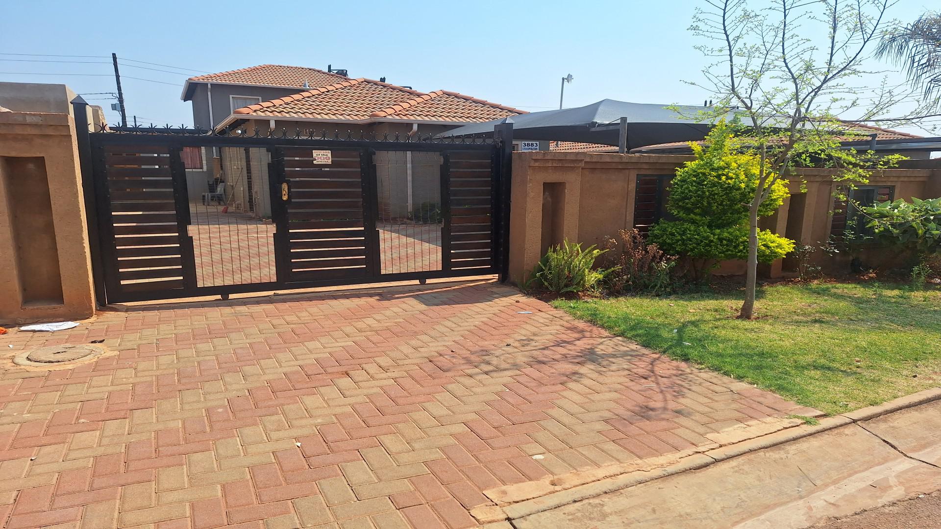 Front View of property in Gem Valley