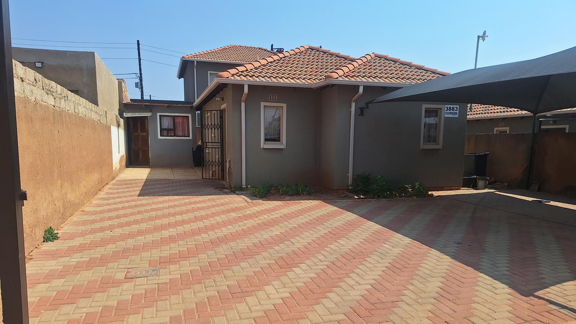 Front View of property in Gem Valley