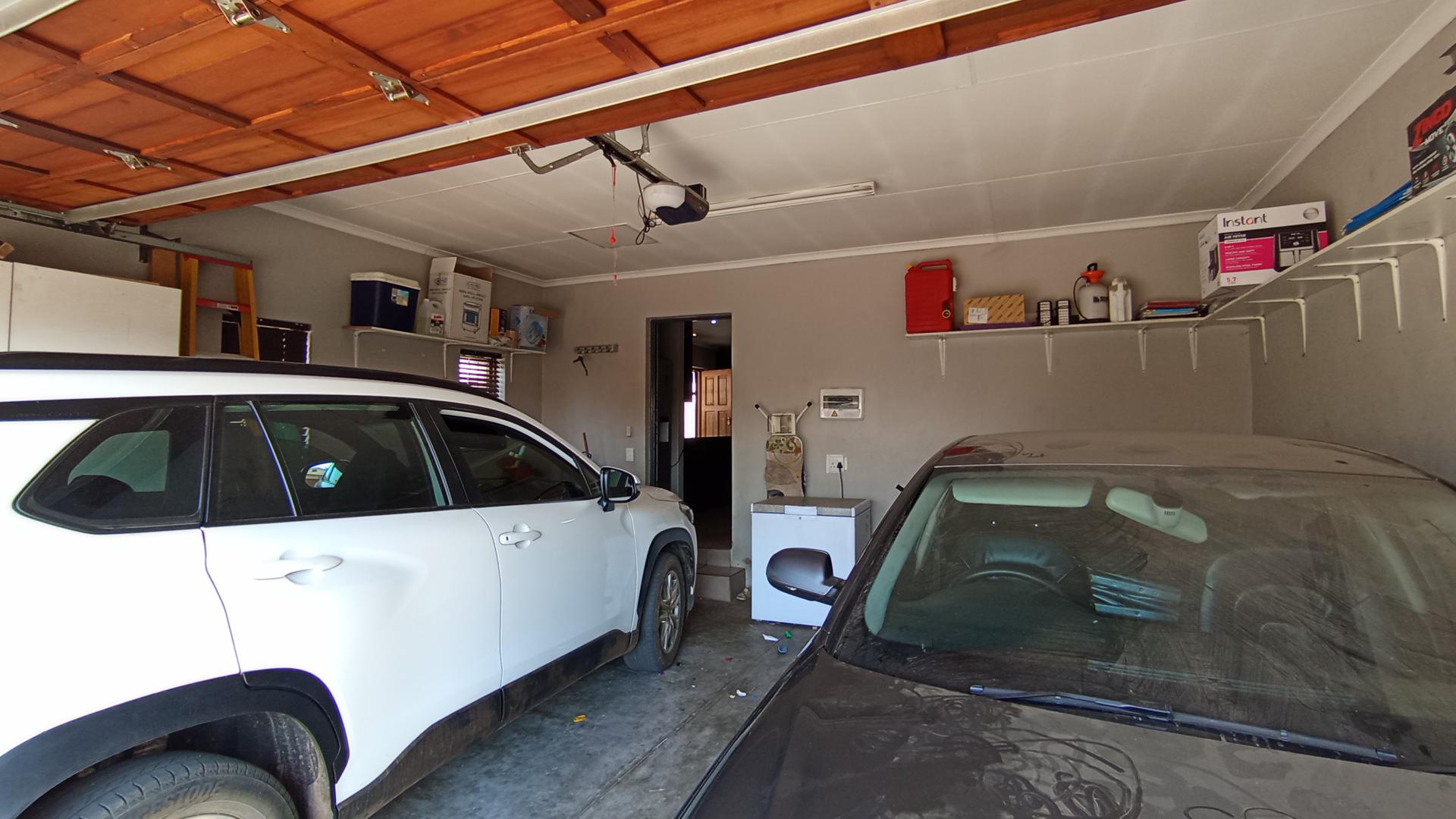 Garage of property in Rua Vista