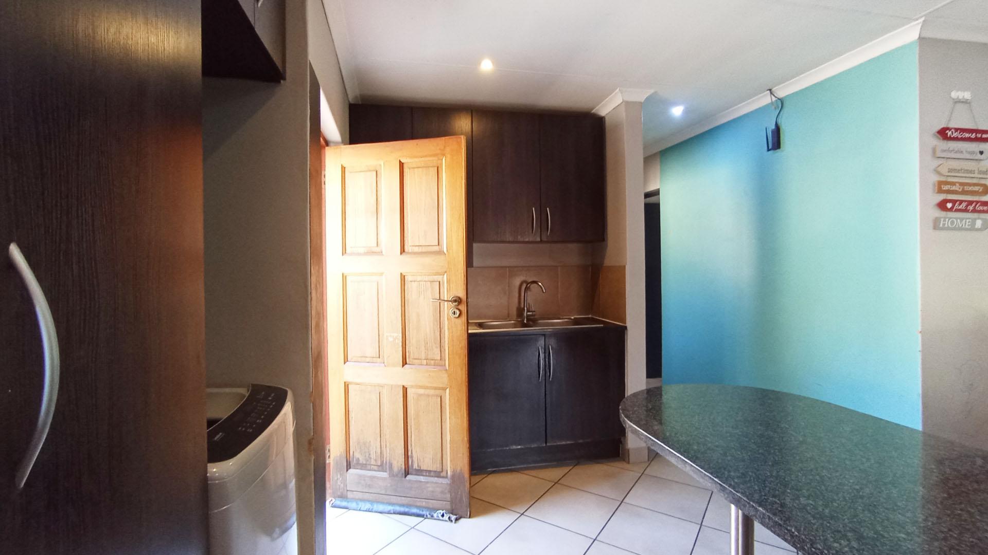 Kitchen - 12 square meters of property in Rua Vista