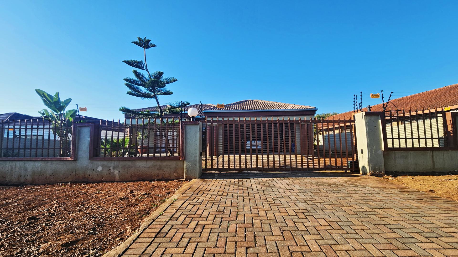 Front View of property in Malelane