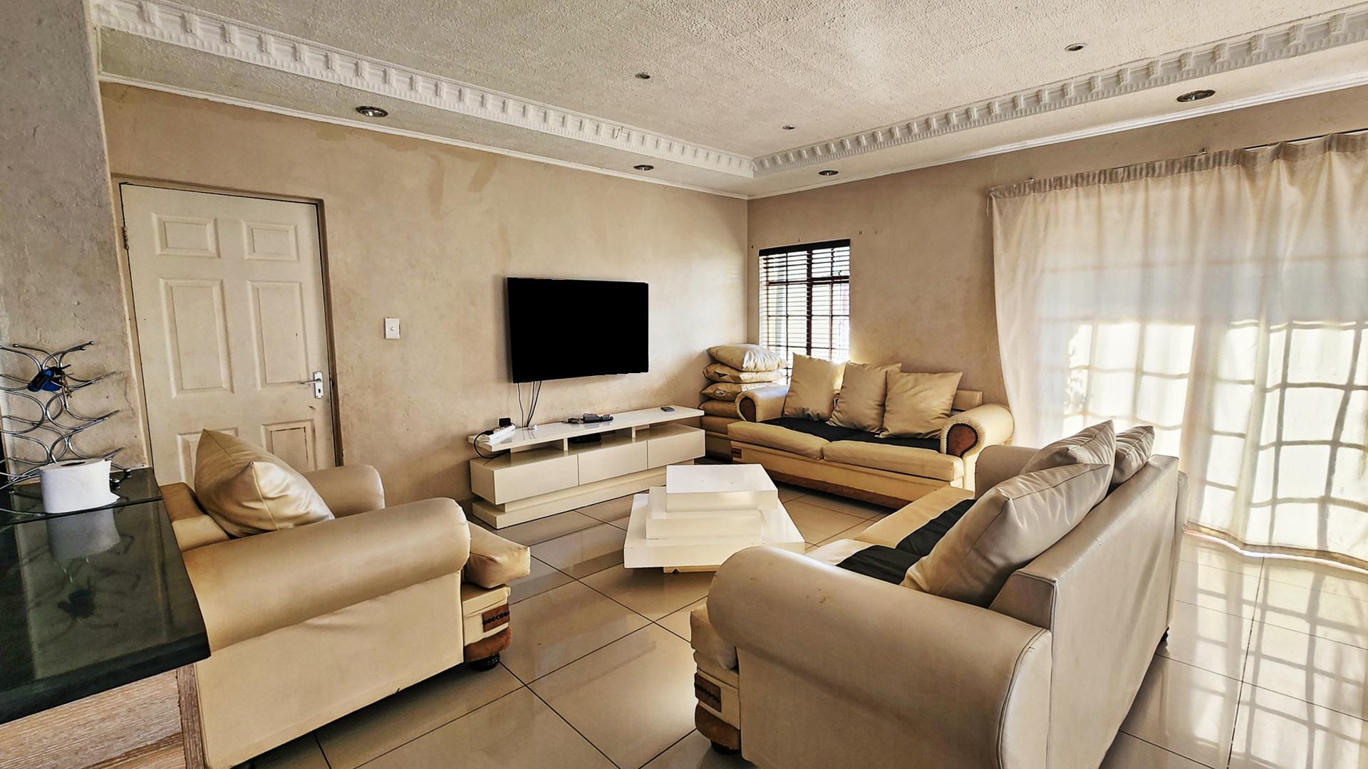 Lounges of property in Malelane