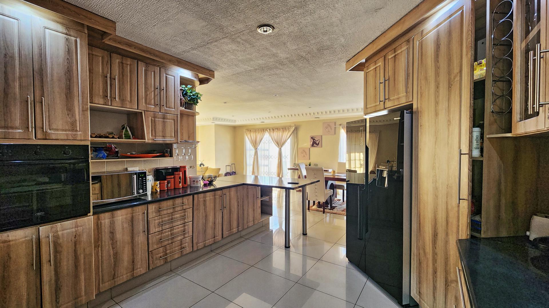 Kitchen of property in Malelane