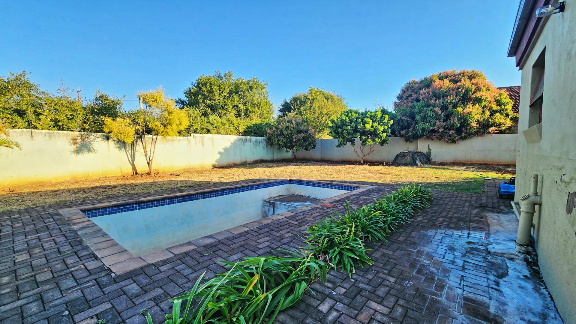Swimming Pool of property in Malelane