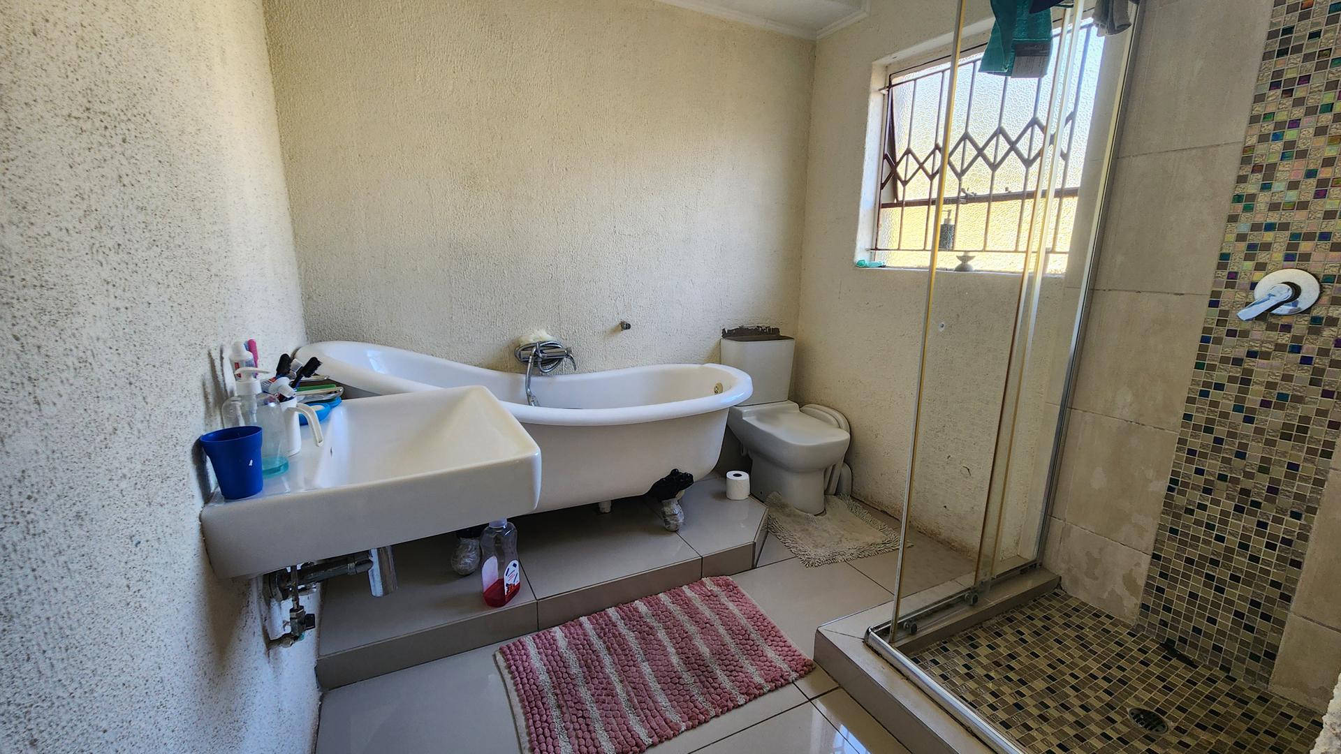 Bathroom 1 of property in Malelane