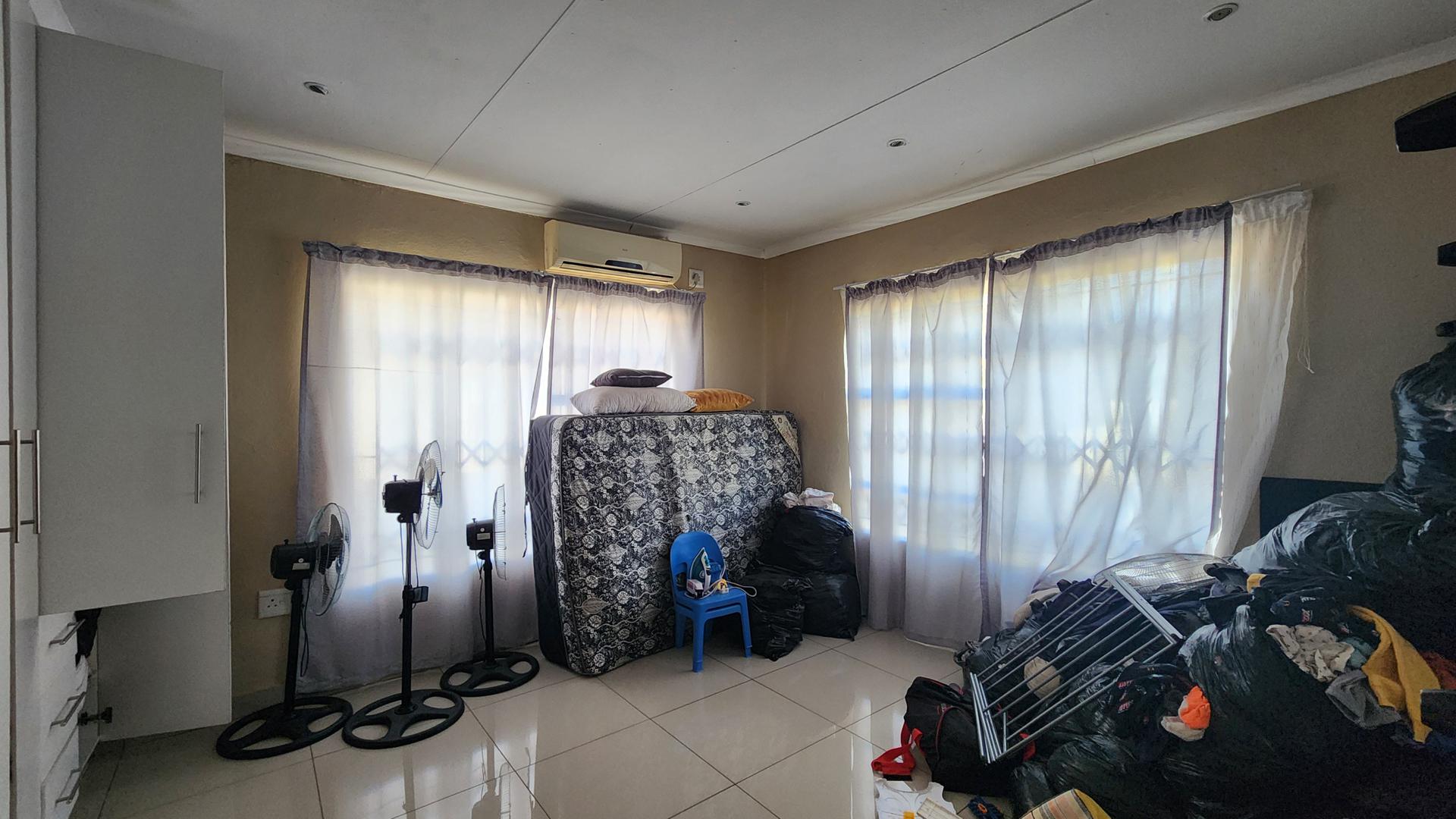 Bed Room 3 of property in Malelane