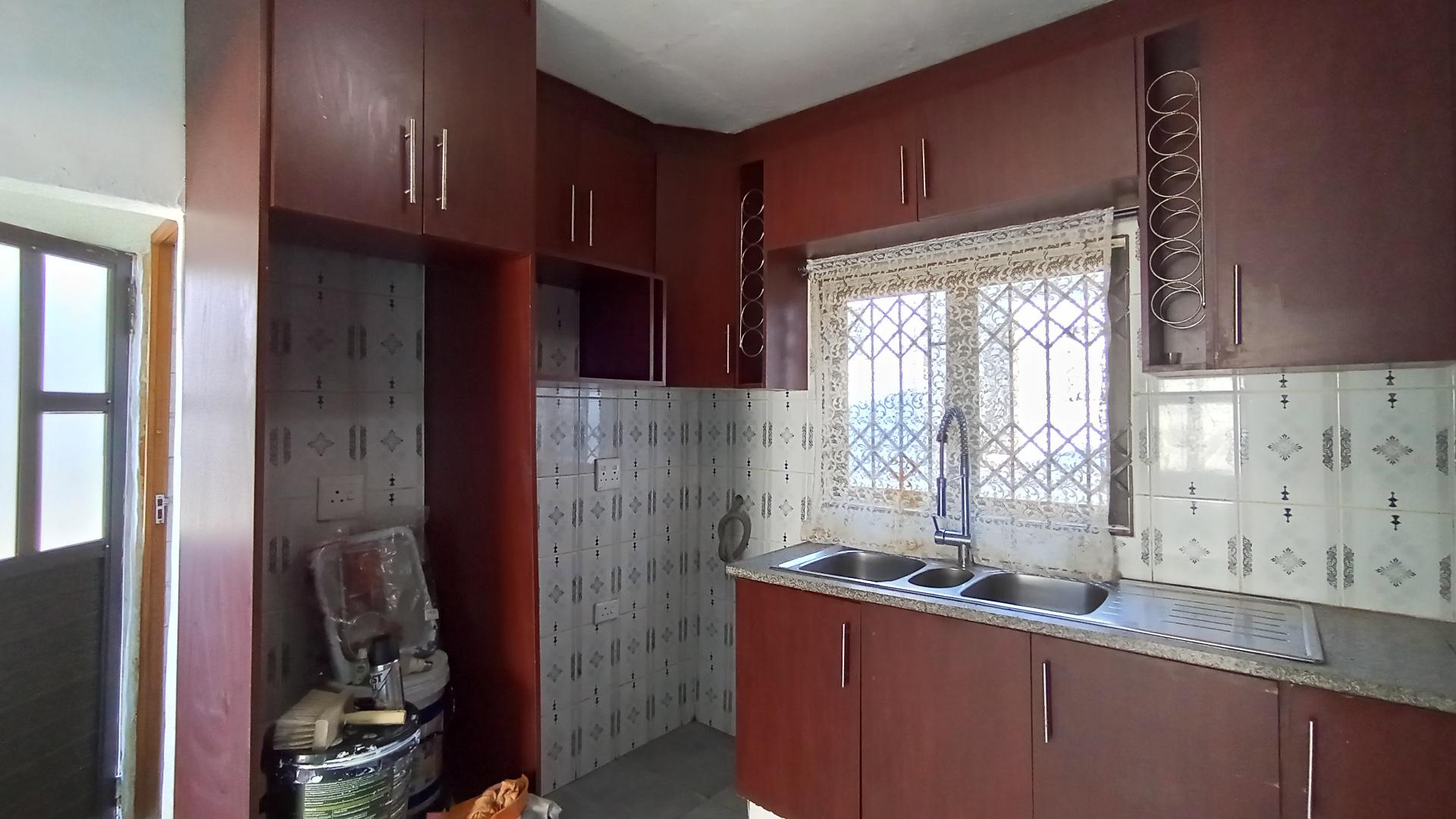 Kitchen - 18 square meters of property in Montford