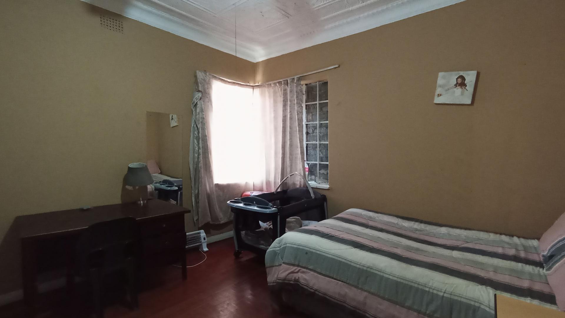 Bed Room 2 - 15 square meters of property in Kensington - JHB