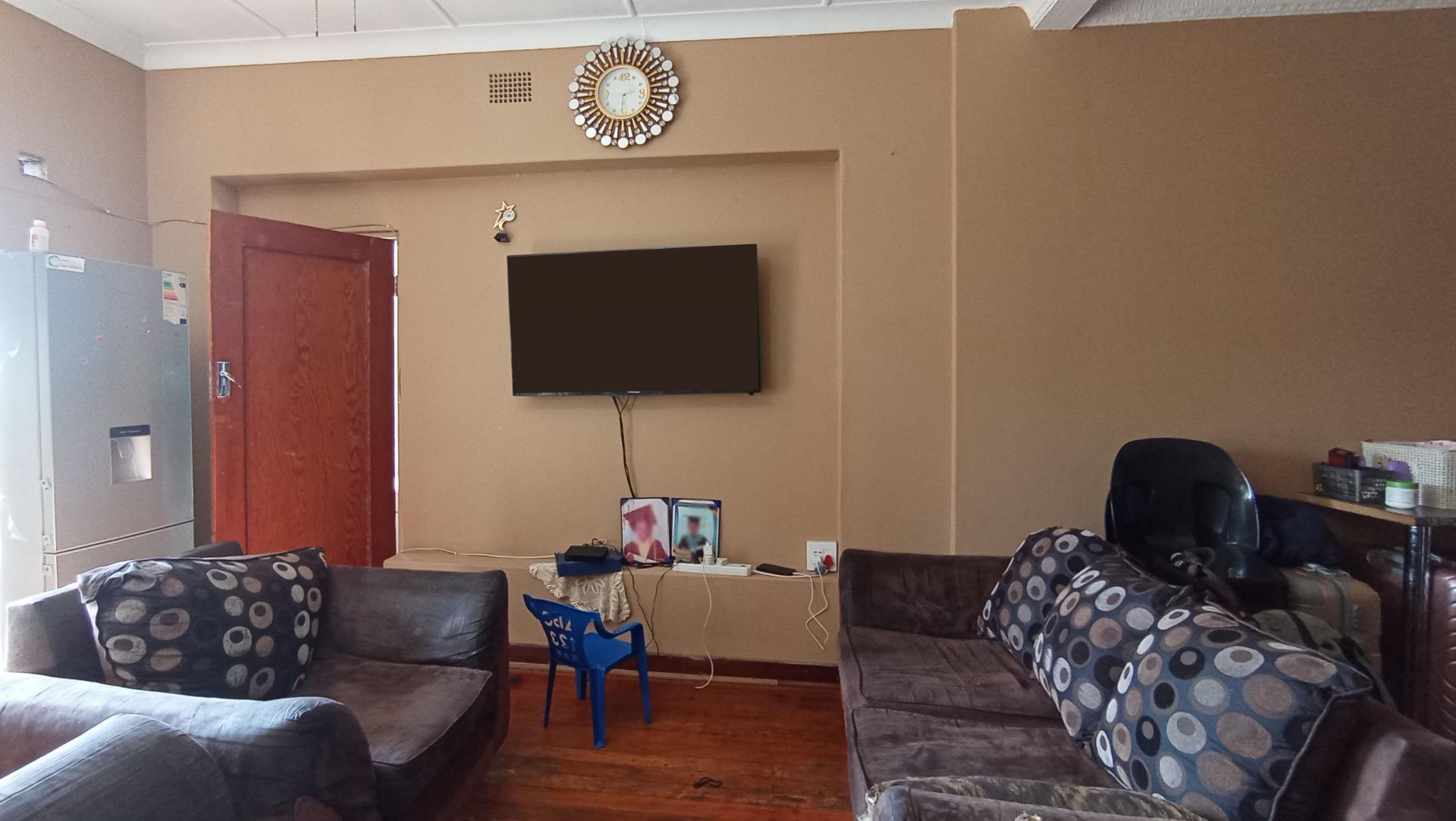 Bed Room 1 - 92 square meters of property in Kensington - JHB