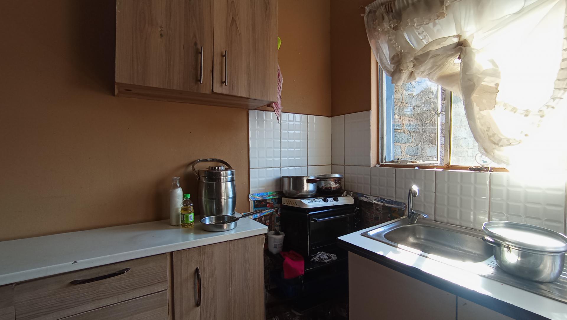 Bed Room 1 - 92 square meters of property in Kensington - JHB