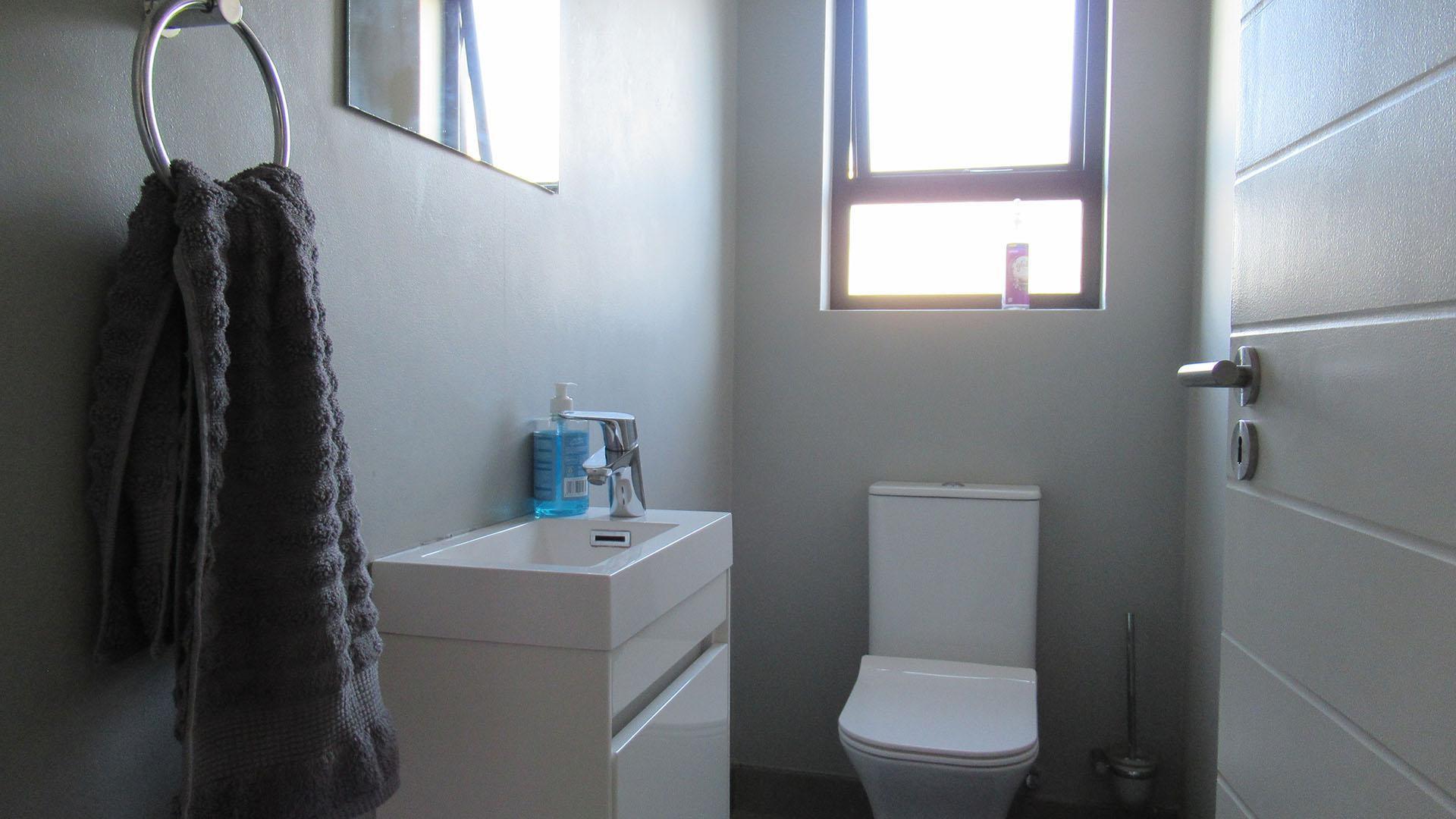 Guest Toilet - 3 square meters of property in Olivedale