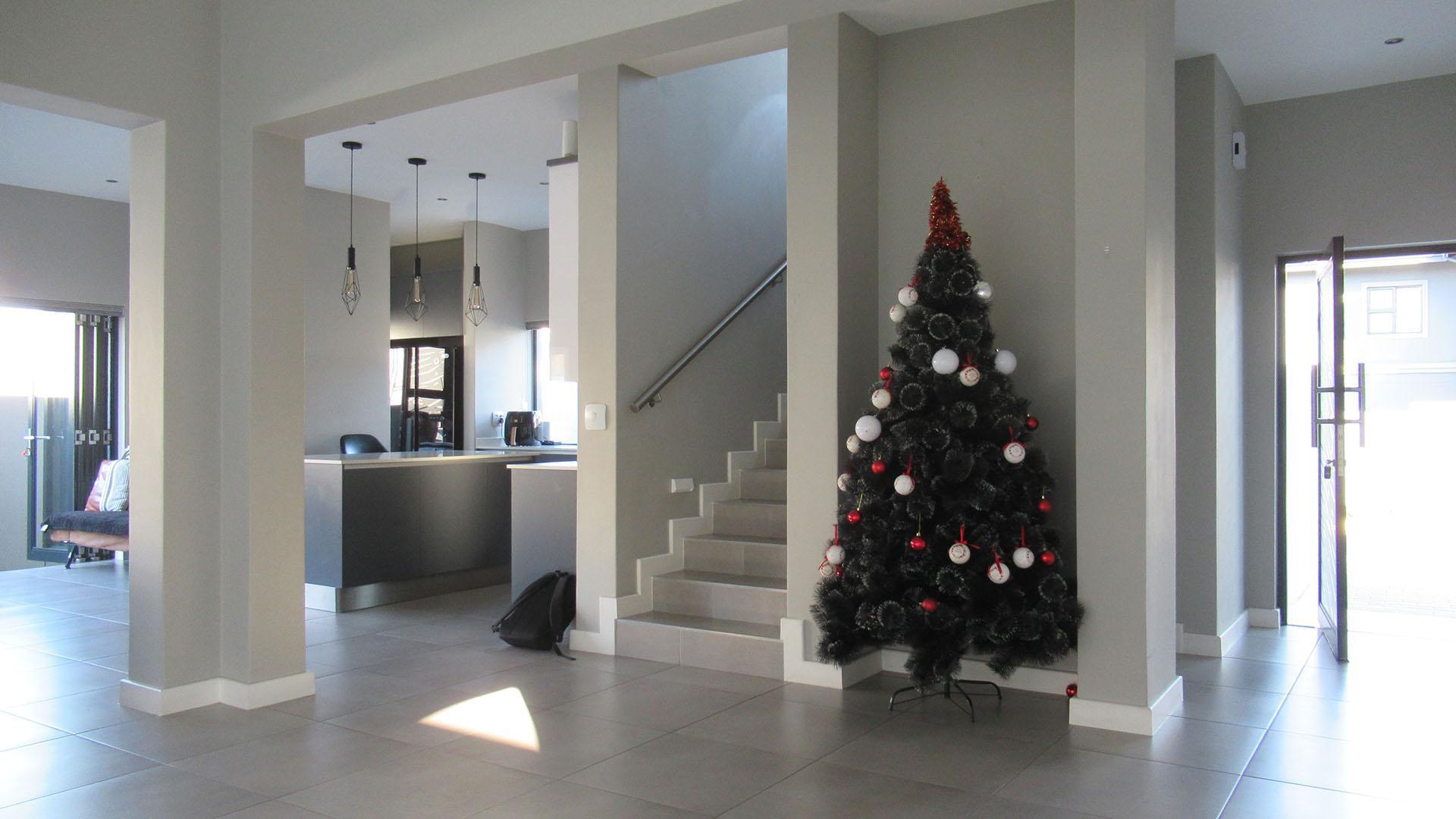 Dining Room - 21 square meters of property in Olivedale