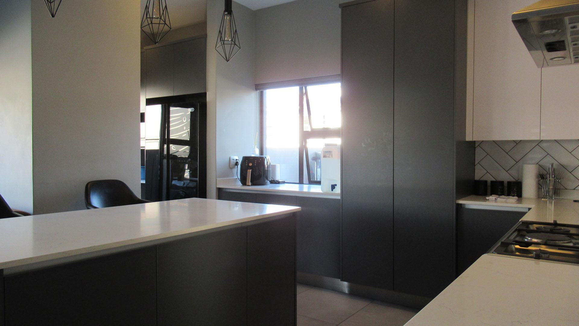 Kitchen - 13 square meters of property in Olivedale