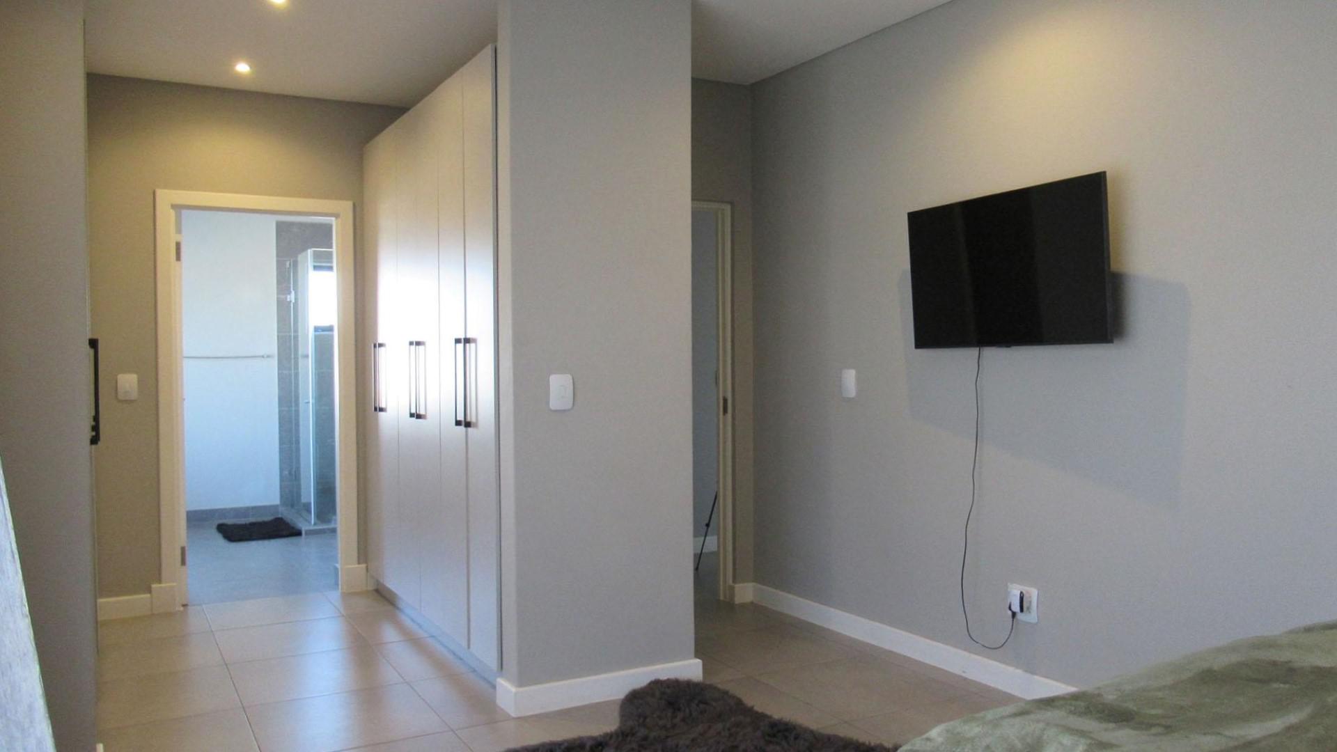 Main Bedroom - 20 square meters of property in Olivedale