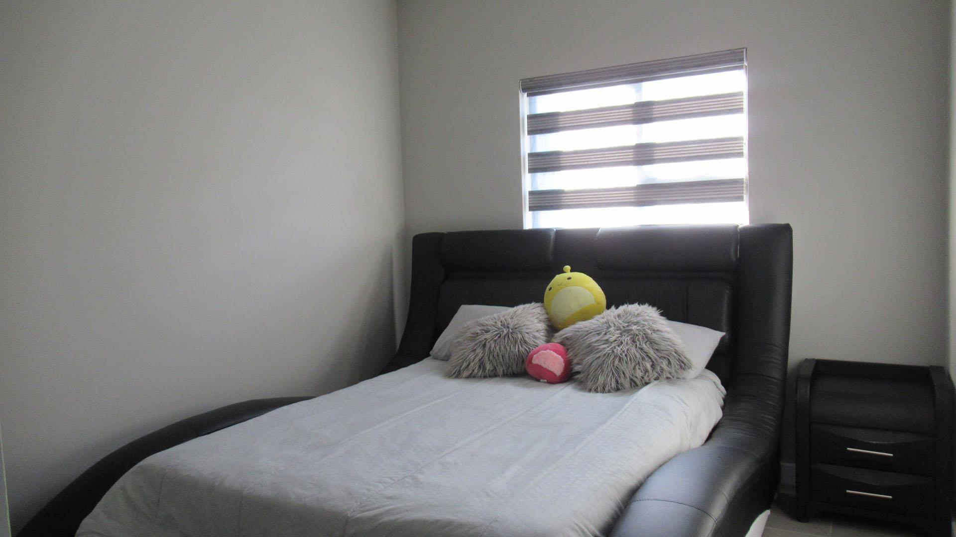 Bed Room 1 - 14 square meters of property in Olivedale