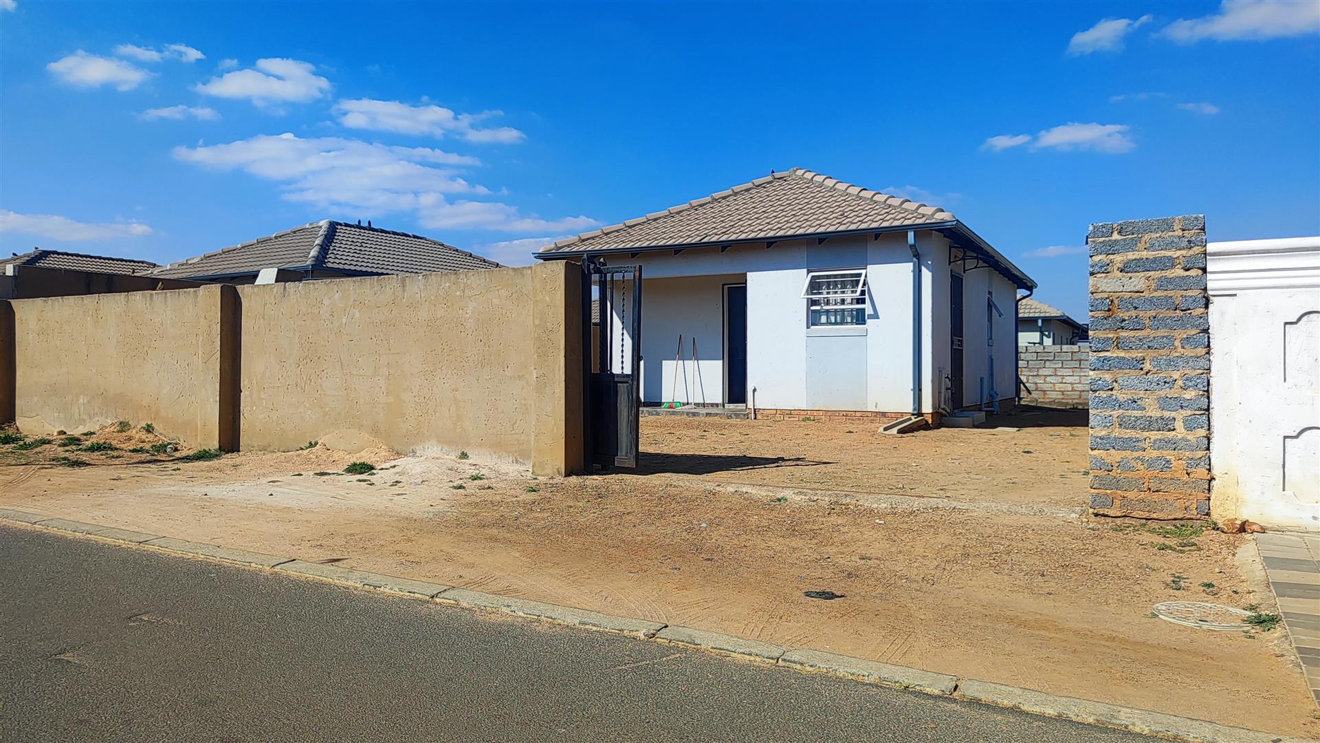Front View of property in Crystal Park
